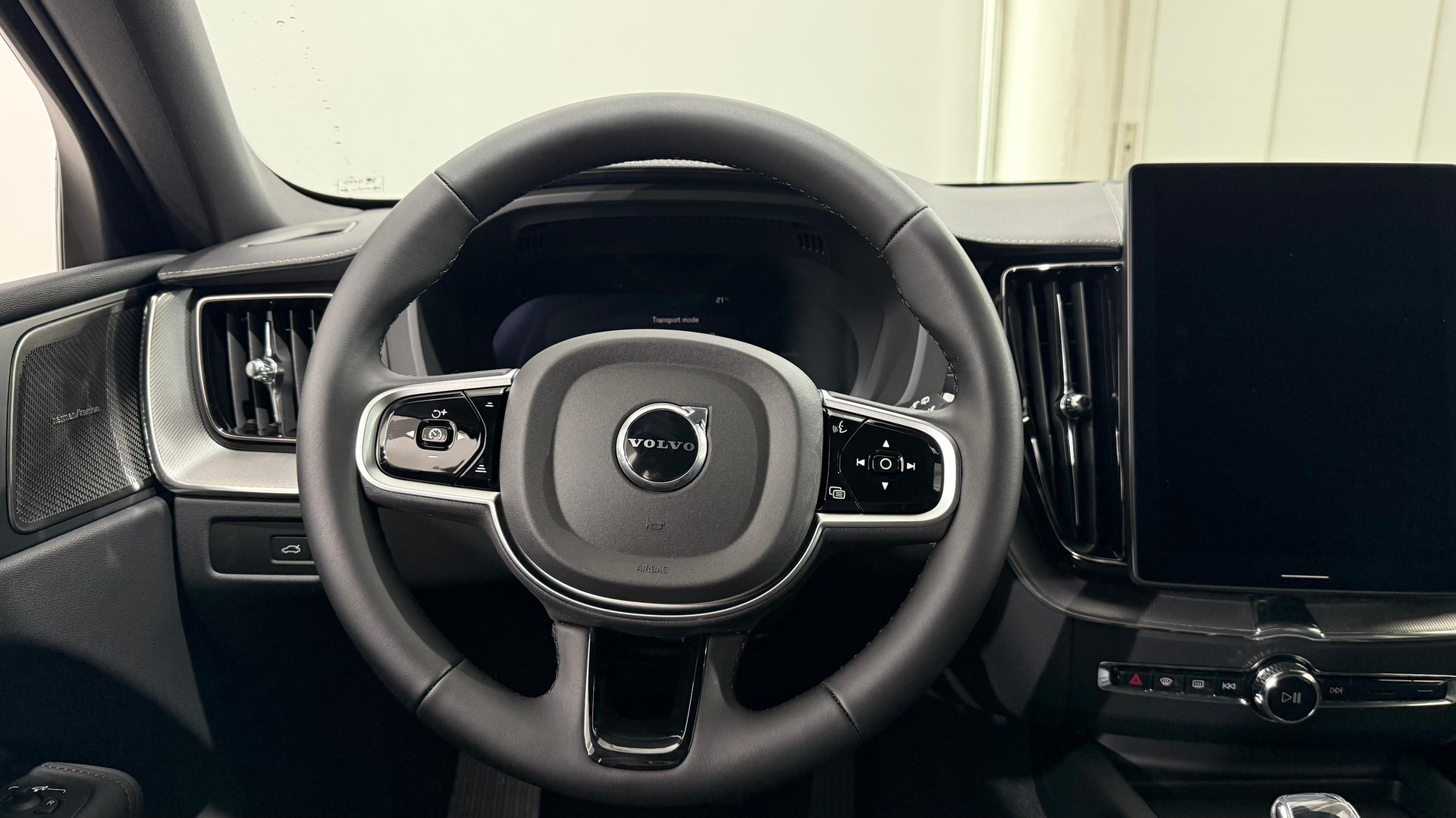 VOLVO XC60 2.0 T6 TE Black Edition e-image-4