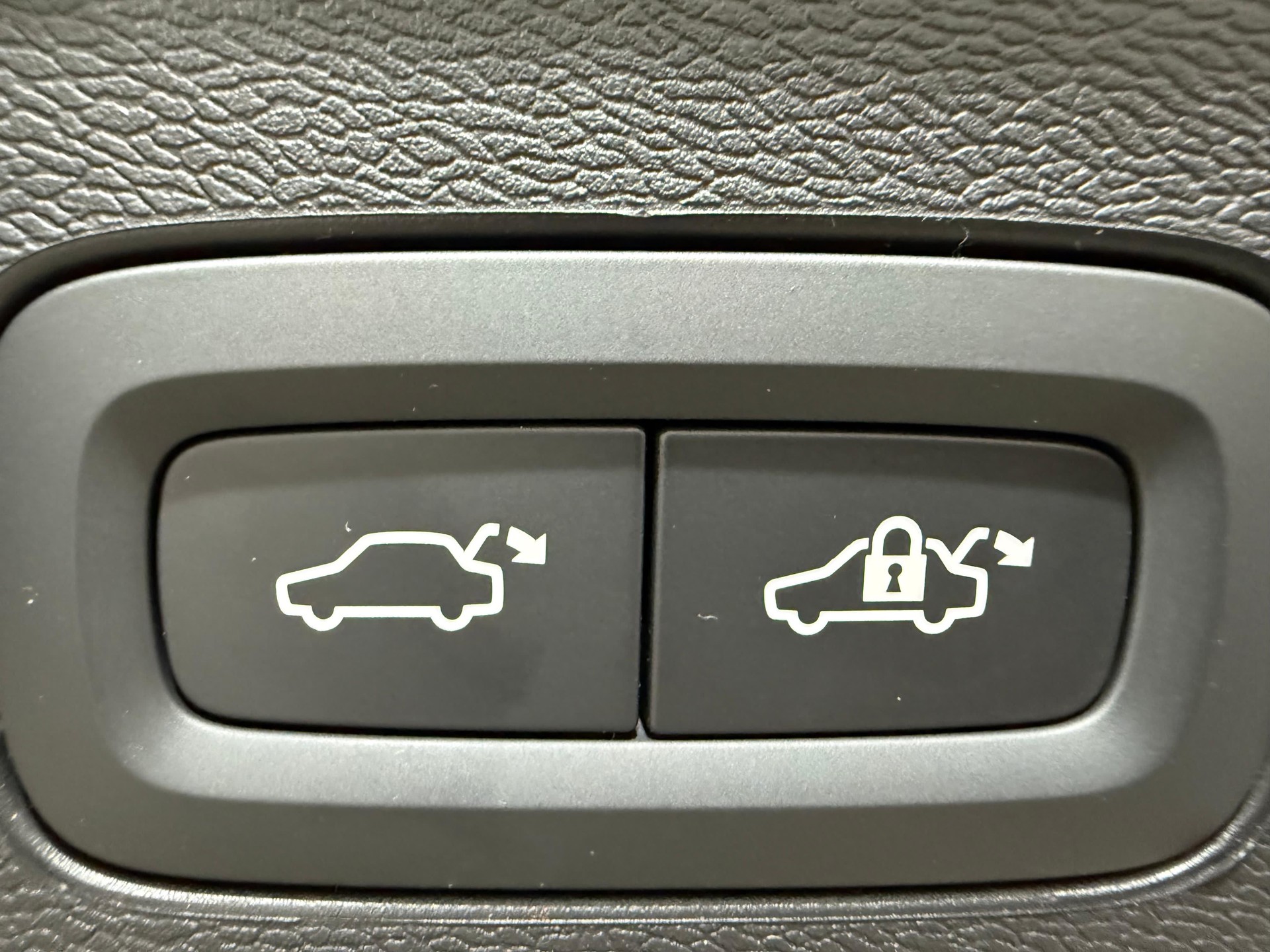 VOLVO XC60 2.0 T6 TE Black Edition e-image-15