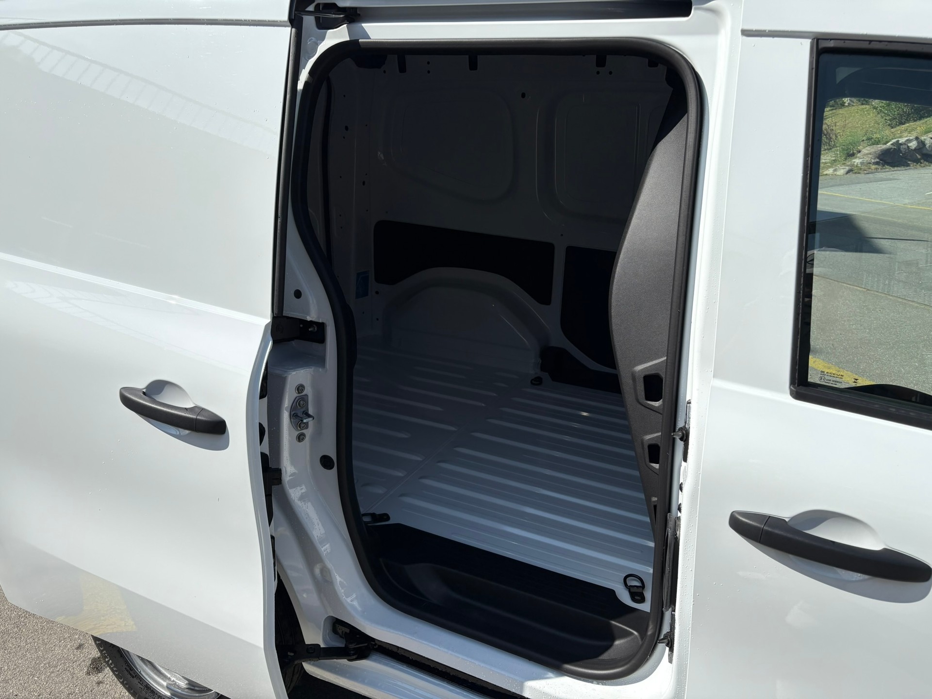 RENAULT Kangoo Van 1.3 TCe ST Extra-image-9