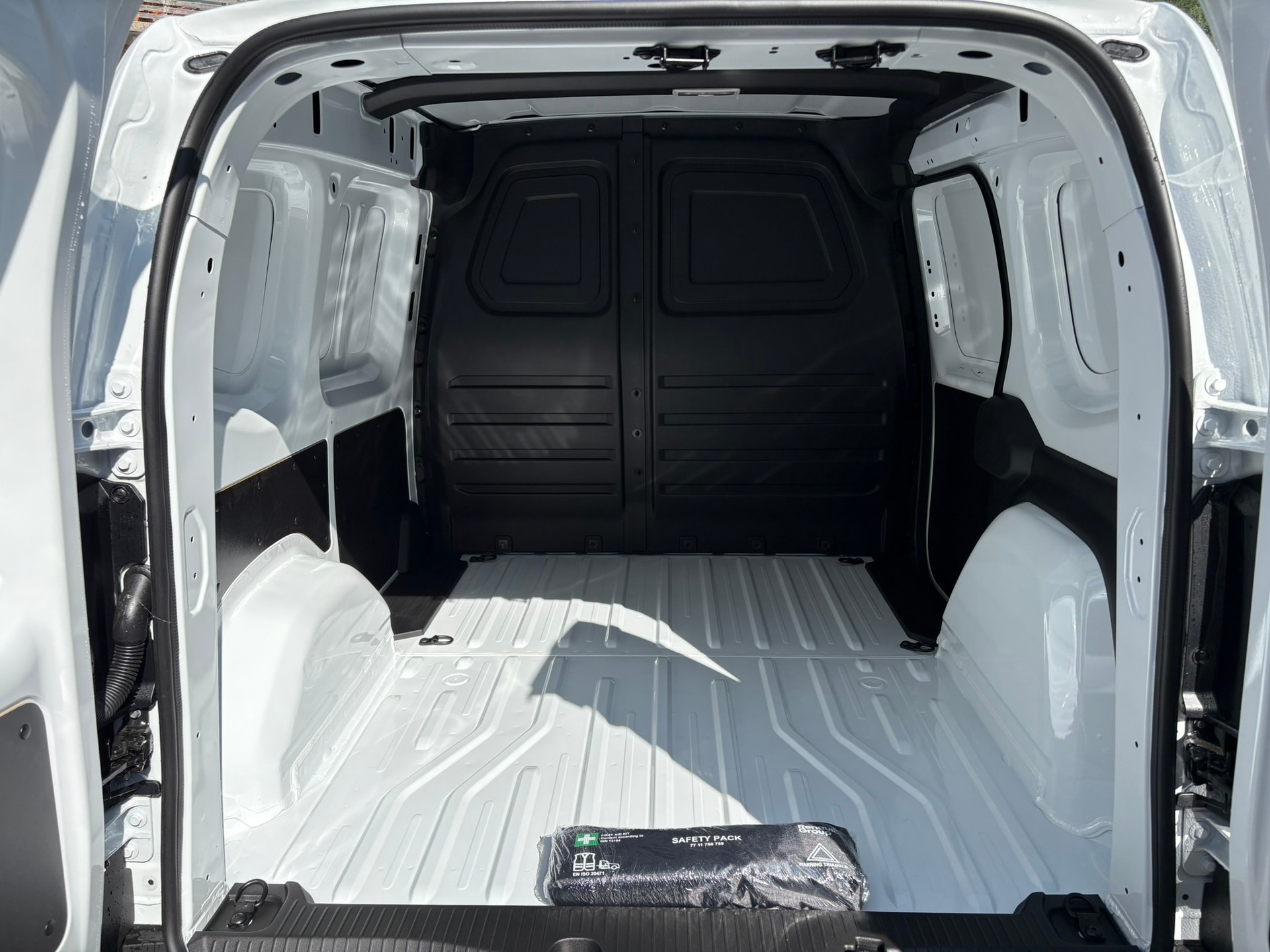 RENAULT Kangoo Van 1.3 TCe ST Extra-image-10