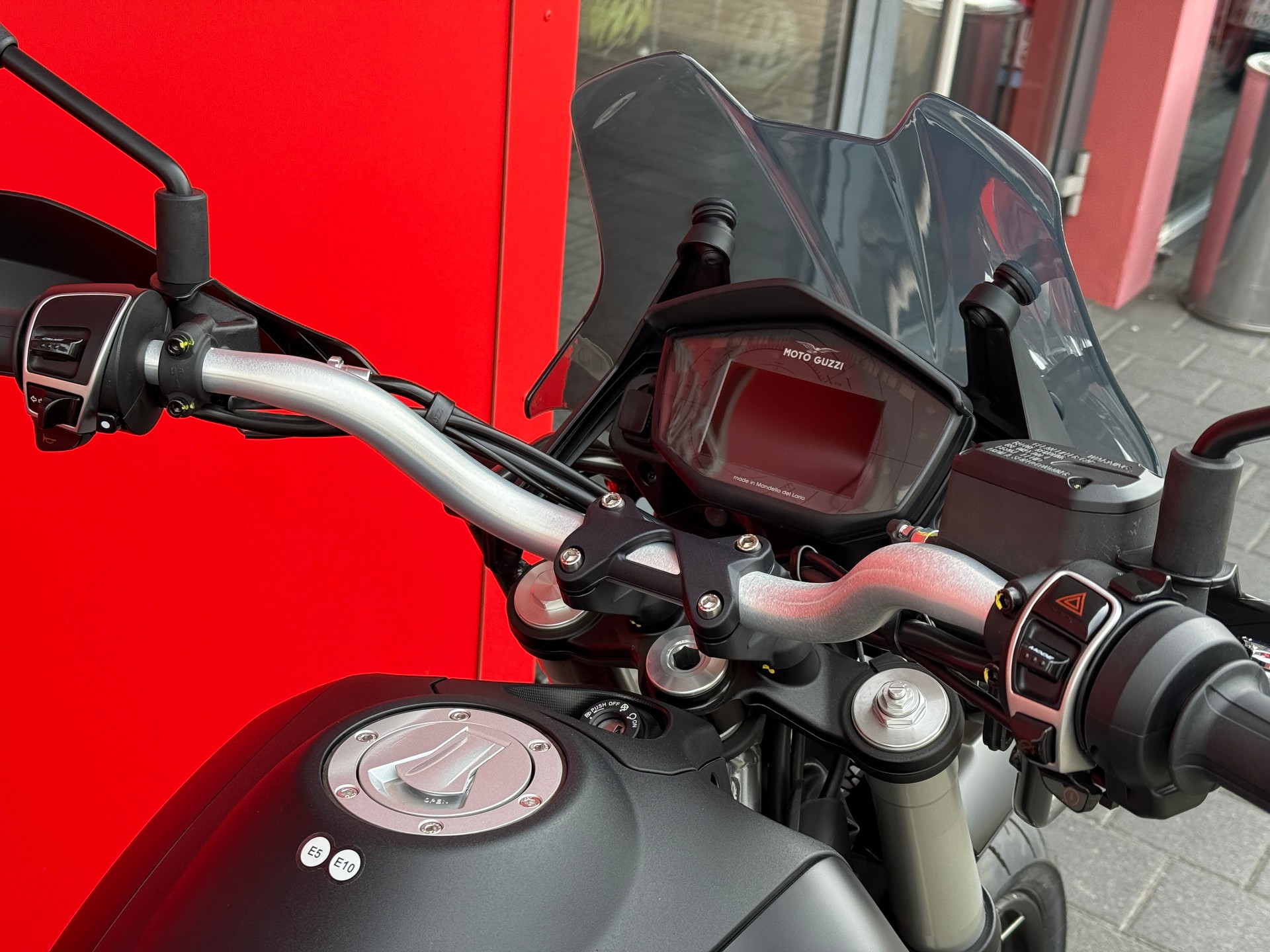 MOTO GUZZI V85 TT-image-4