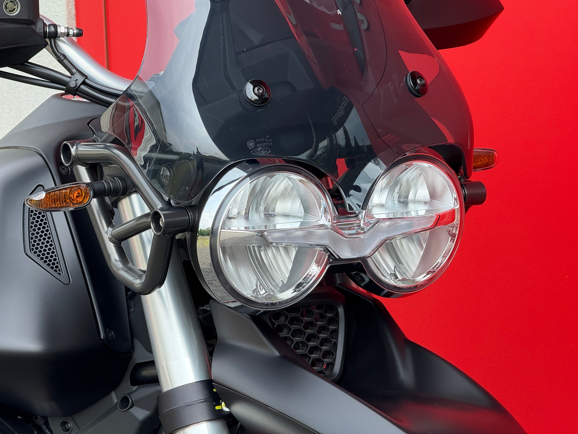 MOTO GUZZI V85 TT-showroom-element-3