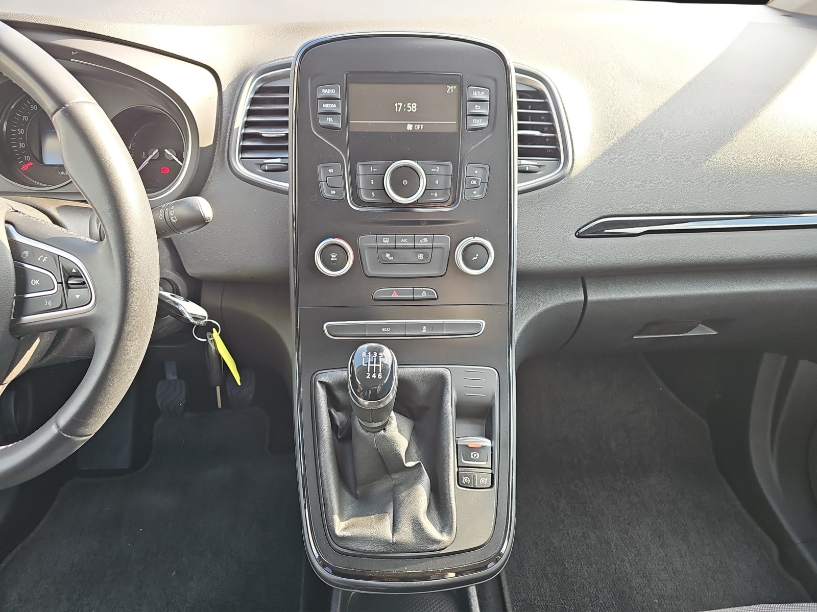 RENAULT Scénic 1.3 16V Turbo Life-image-10