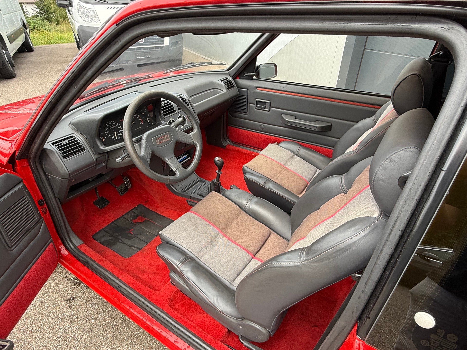 PEUGEOT 205 1.9 GTi-image-5