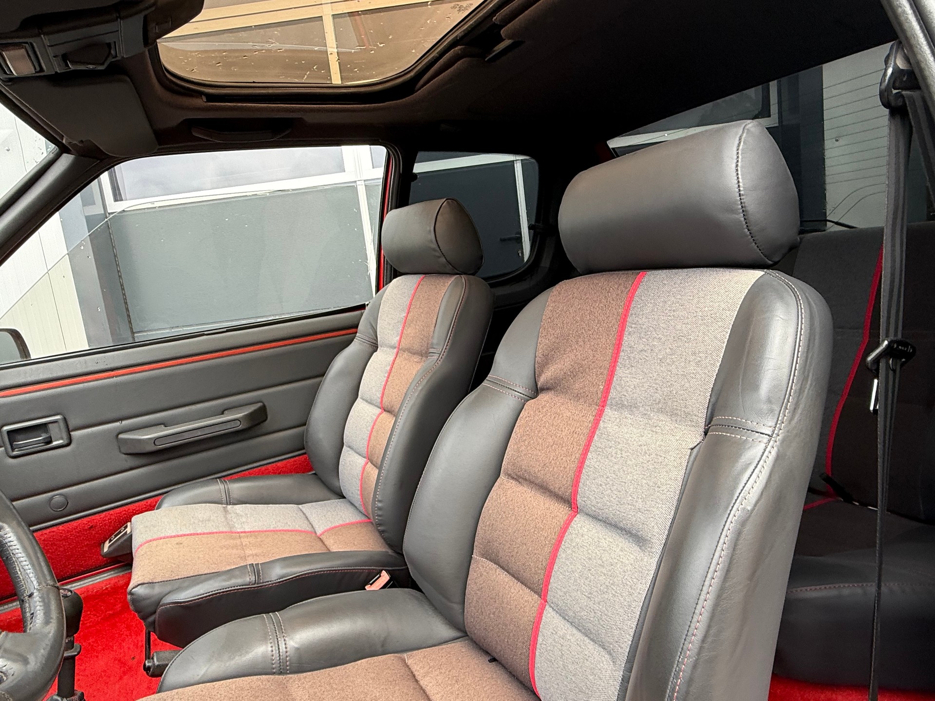 PEUGEOT 205 1.9 GTi-image-7