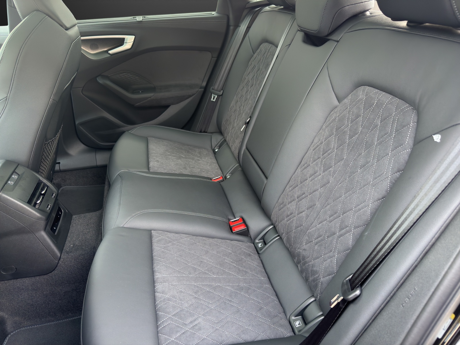 AUDI A5 Avant TDI quattro 150 kW Attraction S tronic-image-8