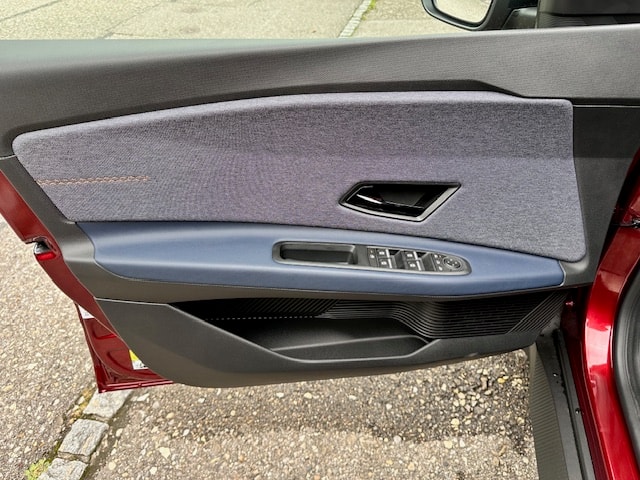 RENAULT R4 E-Tech Comfort Range 52 kWh Techno-image-15