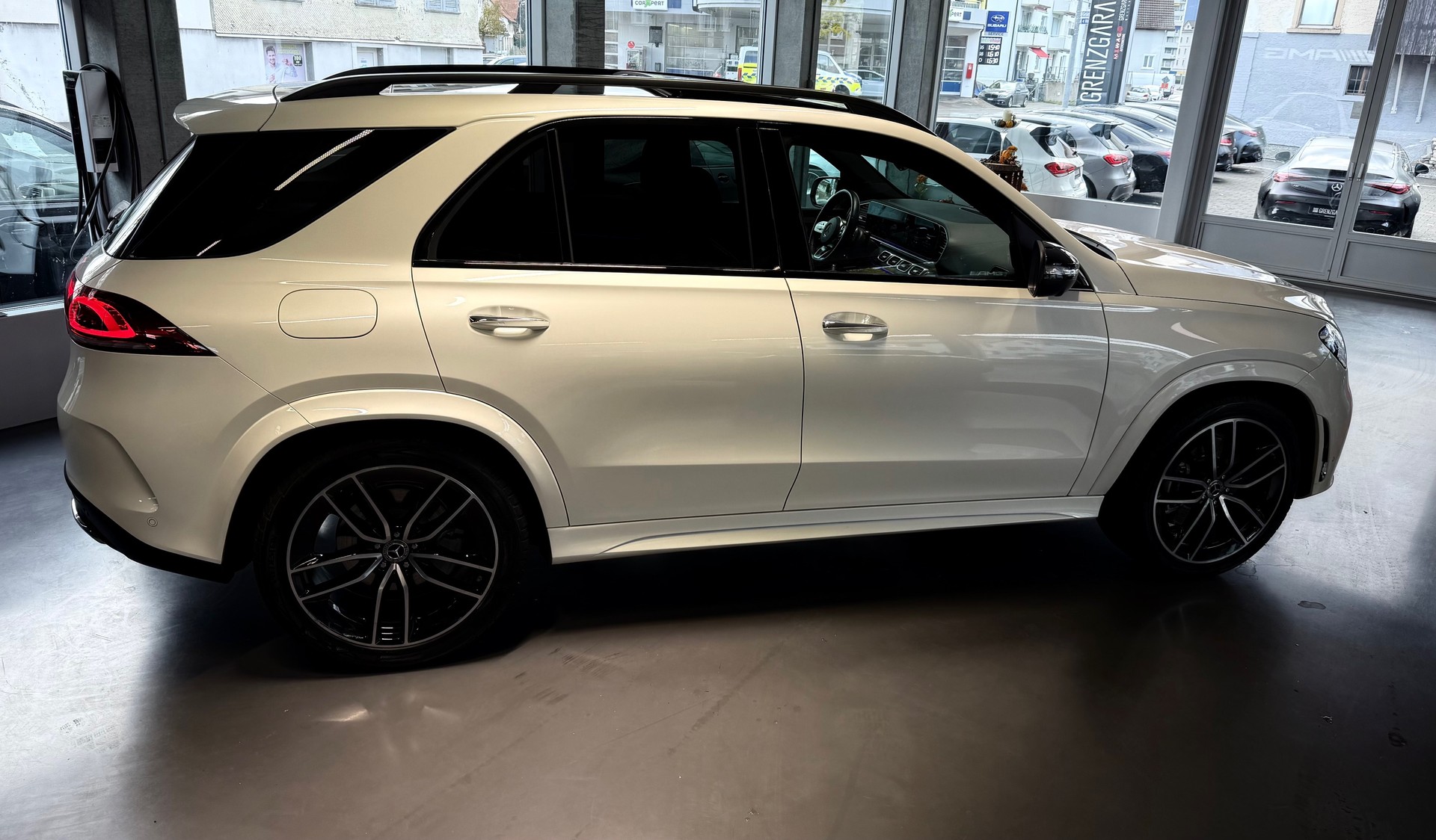 MERCEDES-BENZ GLE 400 d 4Matic AMG Line 9G-Tronic-image-4
