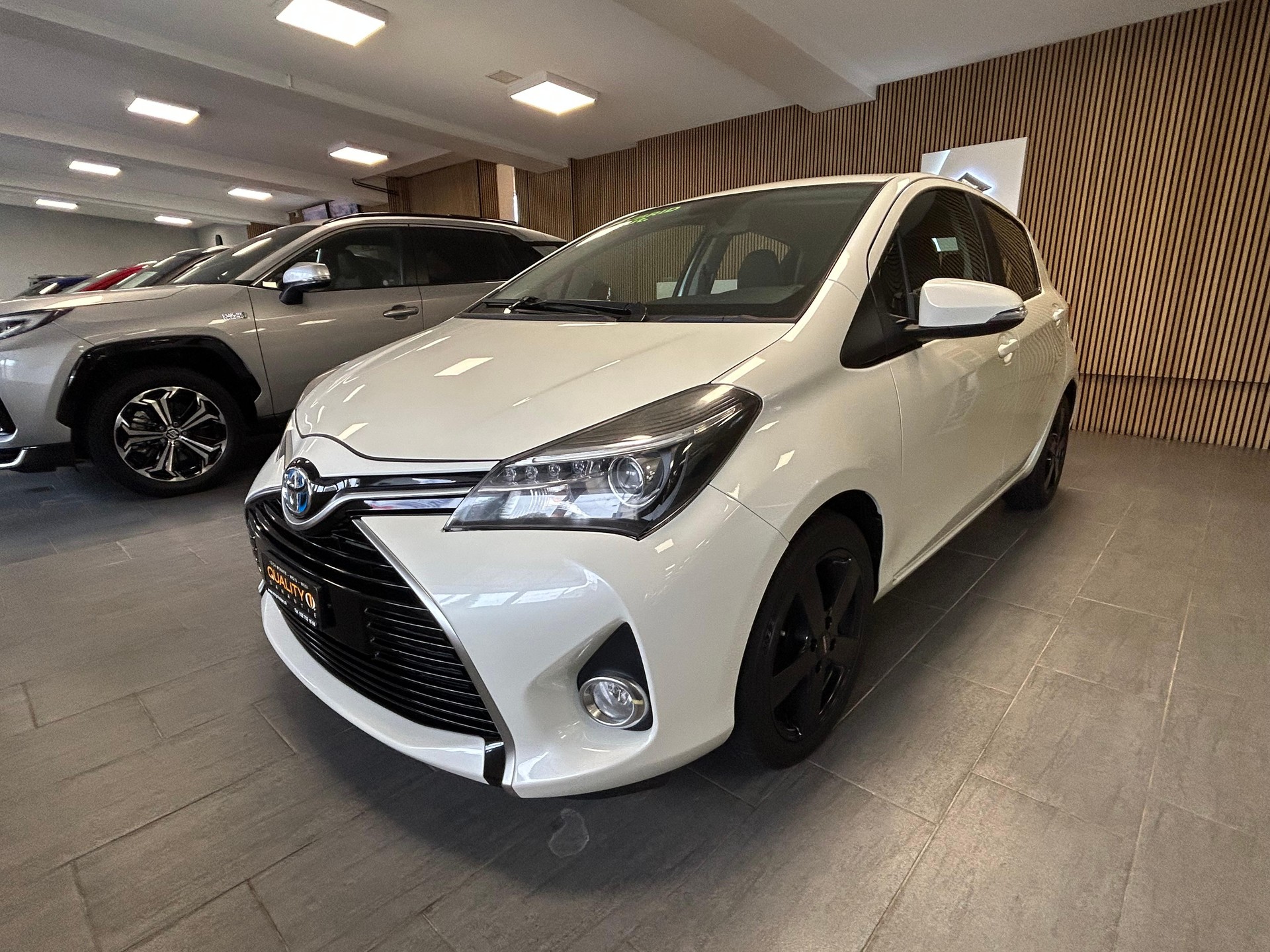 TOYOTA Yaris 1.5 VVT-i HSD Luna-image-4