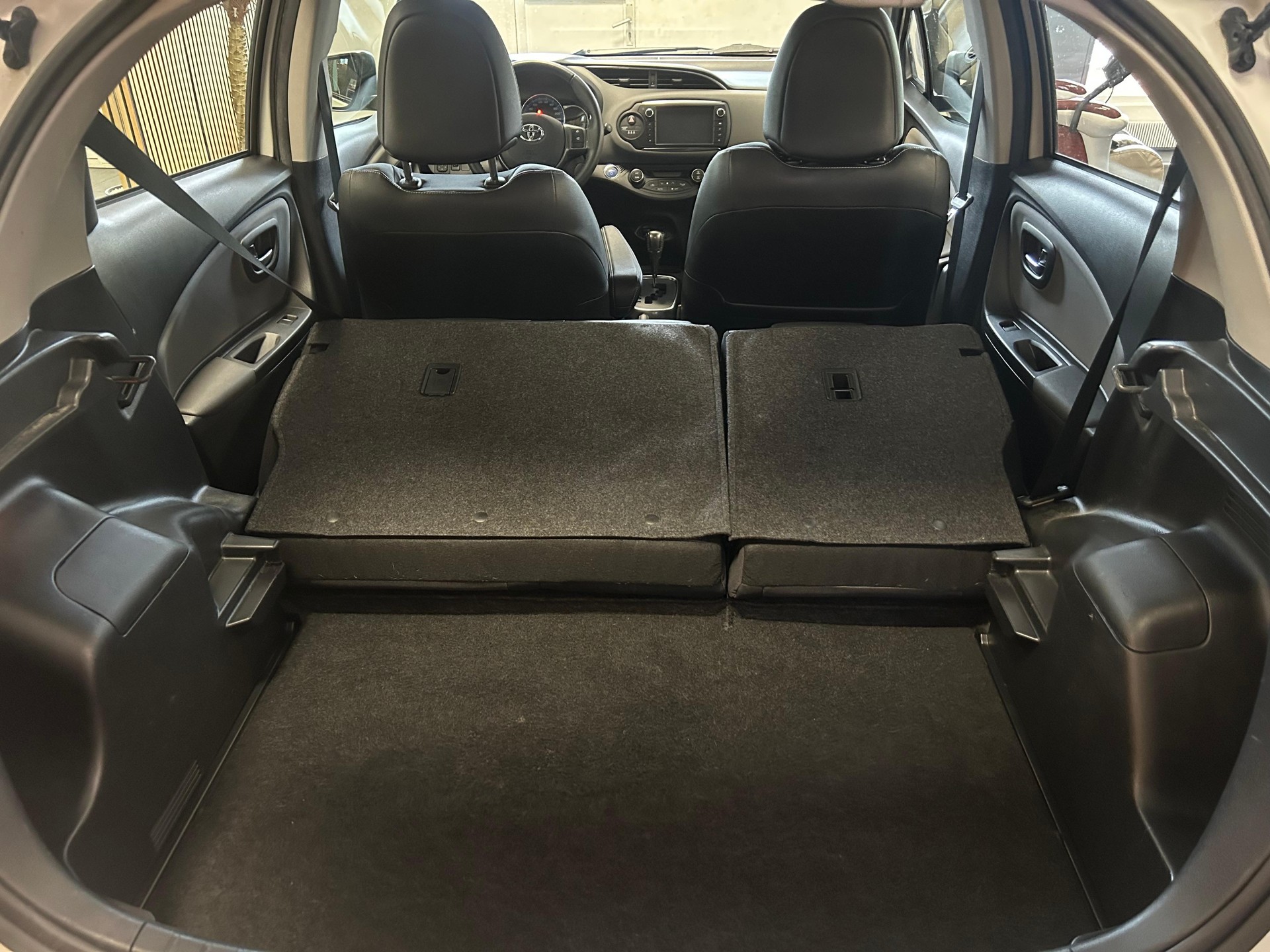 TOYOTA Yaris 1.5 VVT-i HSD Luna-image-19