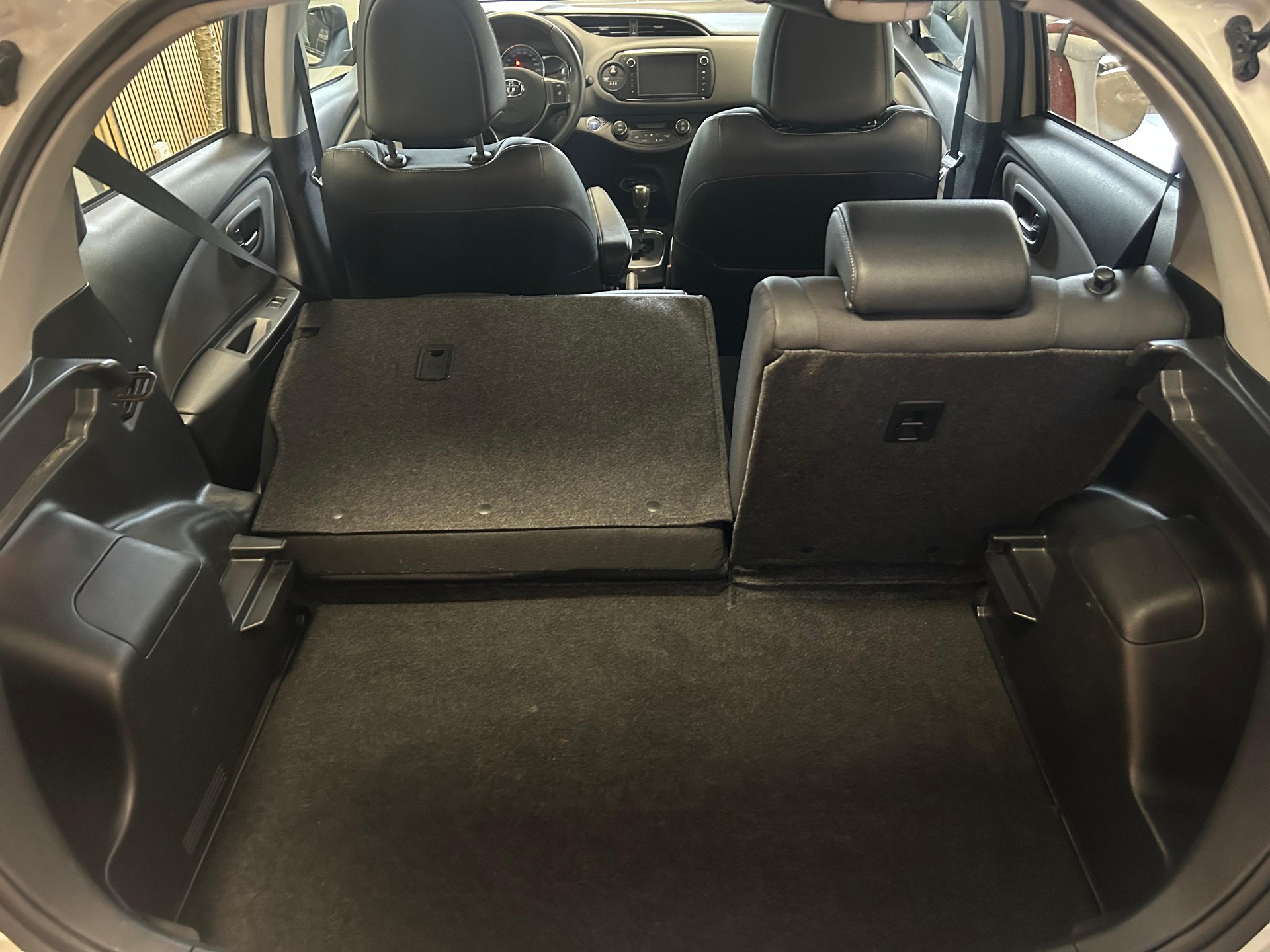 TOYOTA Yaris 1.5 VVT-i HSD Luna-image-18