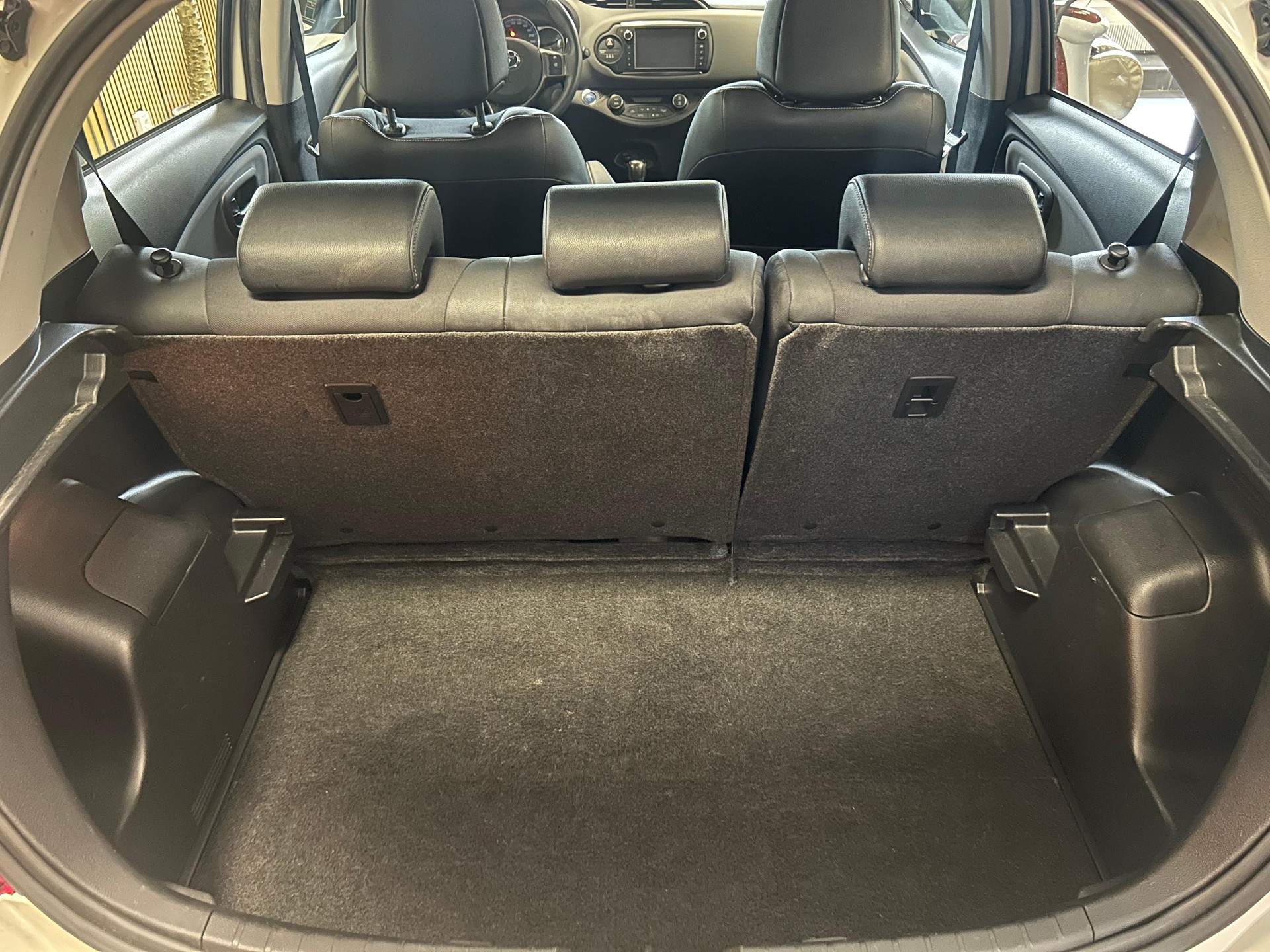 TOYOTA Yaris 1.5 VVT-i HSD Luna-image-17