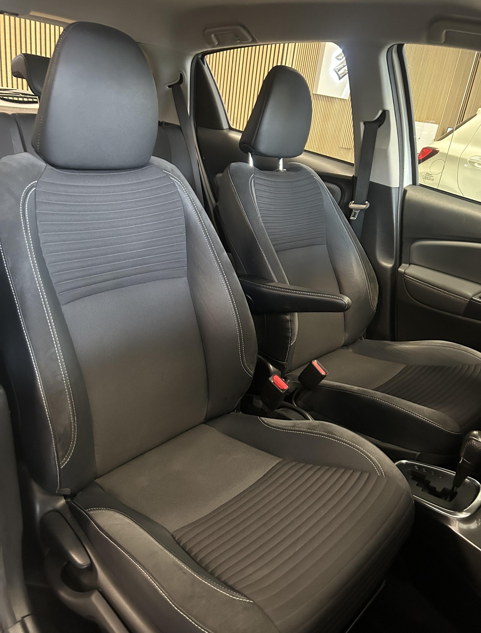 TOYOTA Yaris 1.5 VVT-i HSD Luna-image-14
