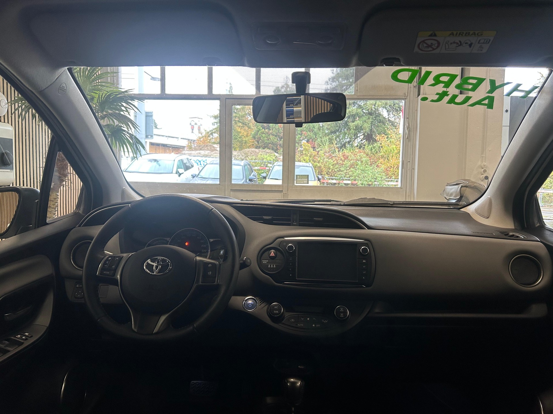 TOYOTA Yaris 1.5 VVT-i HSD Luna-image-8