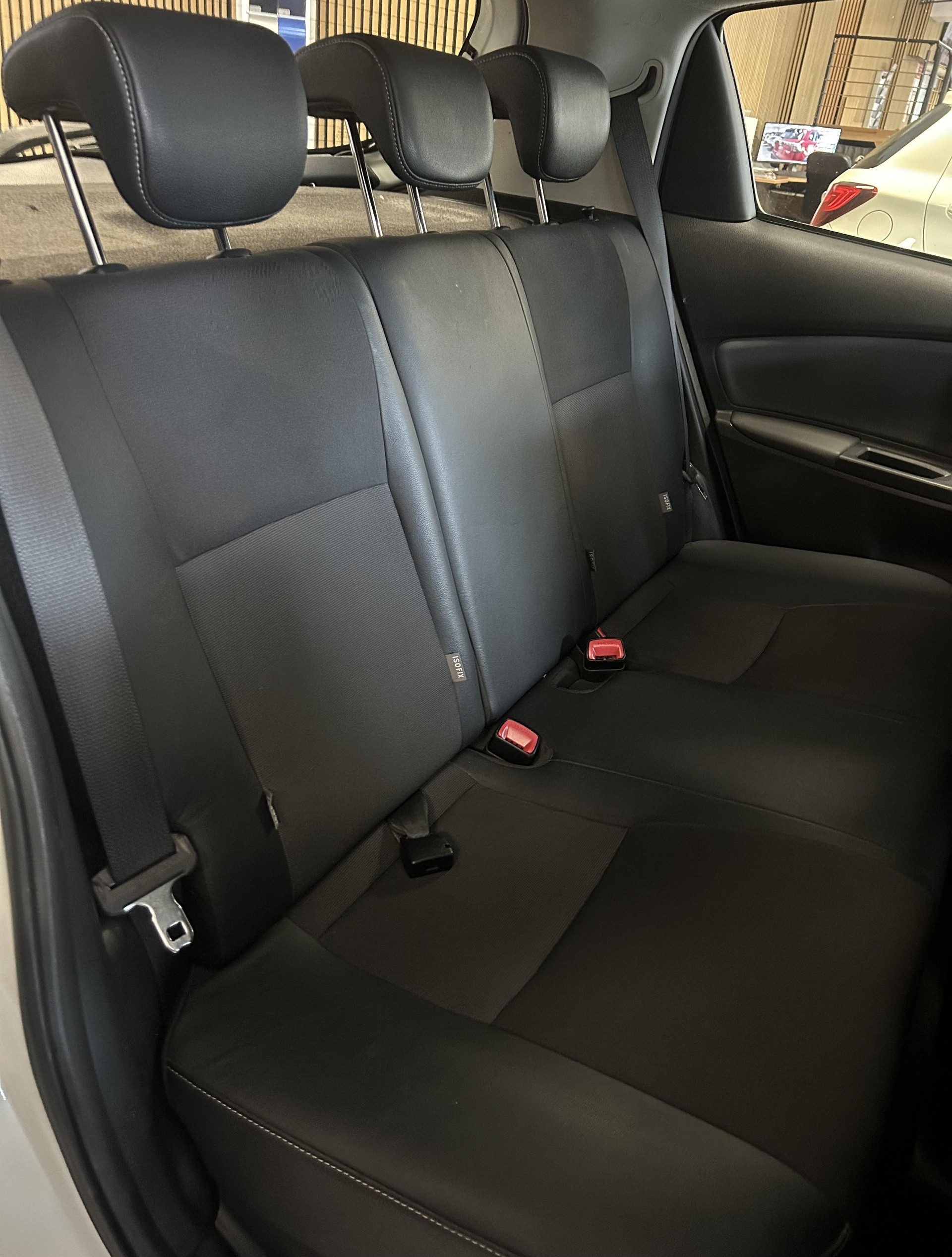 TOYOTA Yaris 1.5 VVT-i HSD Luna-image-16