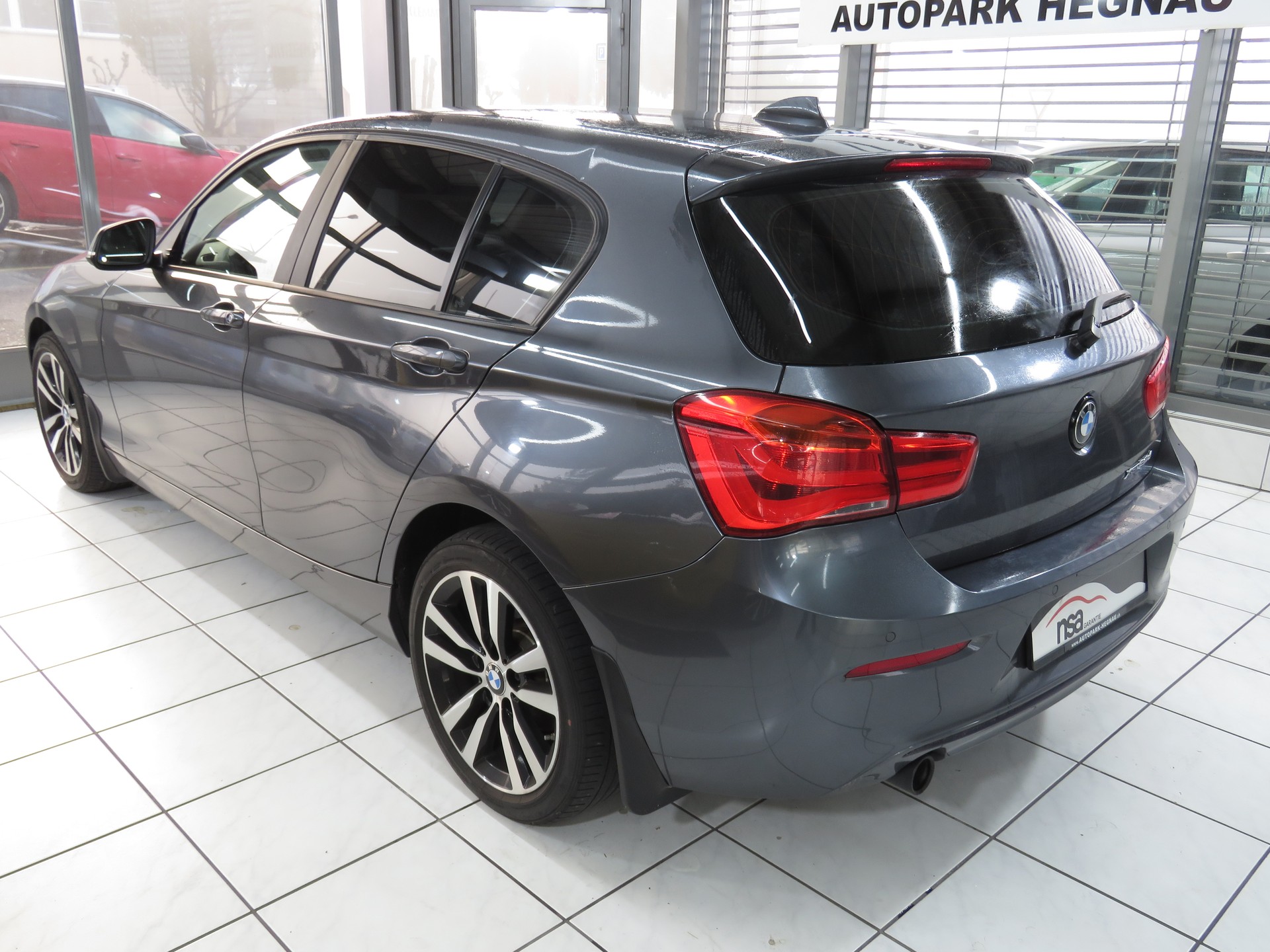 BMW 118d xDrive (4x4) Sport Line-image-11