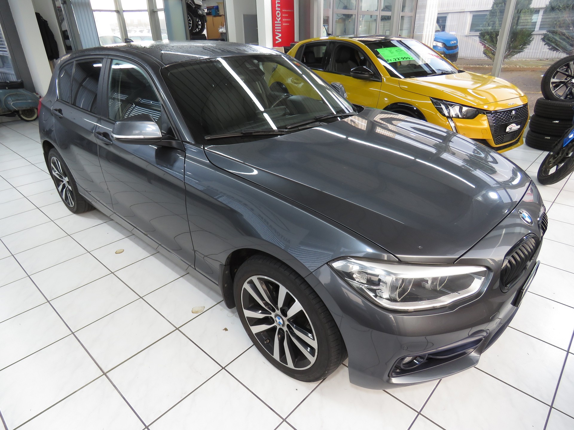 BMW 118d xDrive (4x4) Sport Line-image-2