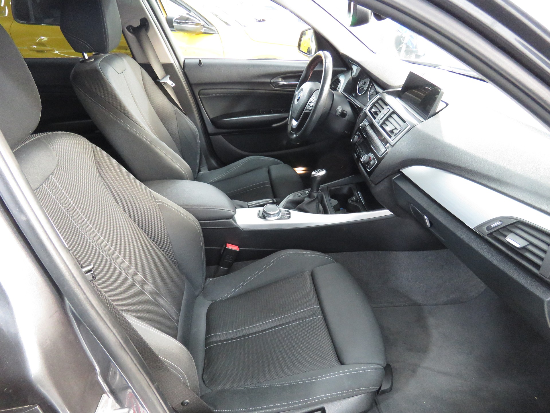 BMW 118d xDrive (4x4) Sport Line-image-7