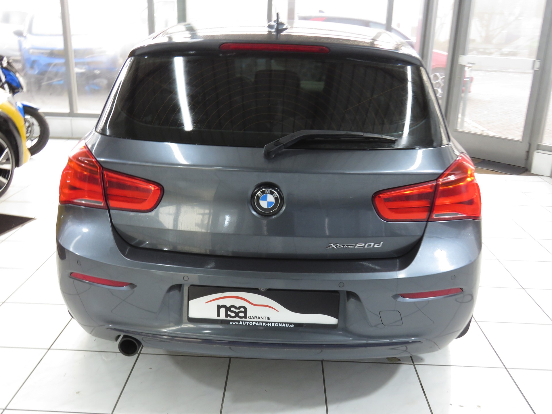BMW 118d xDrive (4x4) Sport Line-image-10