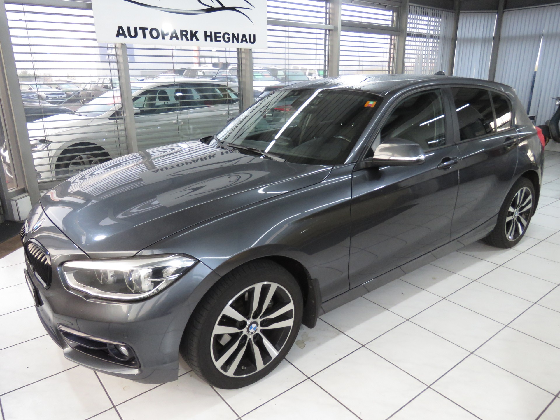 BMW 118d xDrive (4x4) Sport Line-image-0