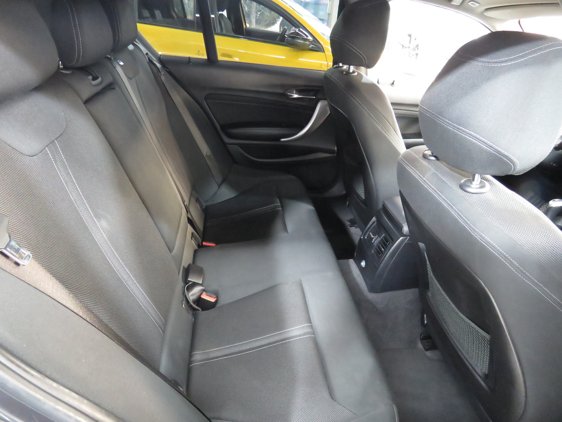 BMW 118d xDrive (4x4) Sport Line-image-8