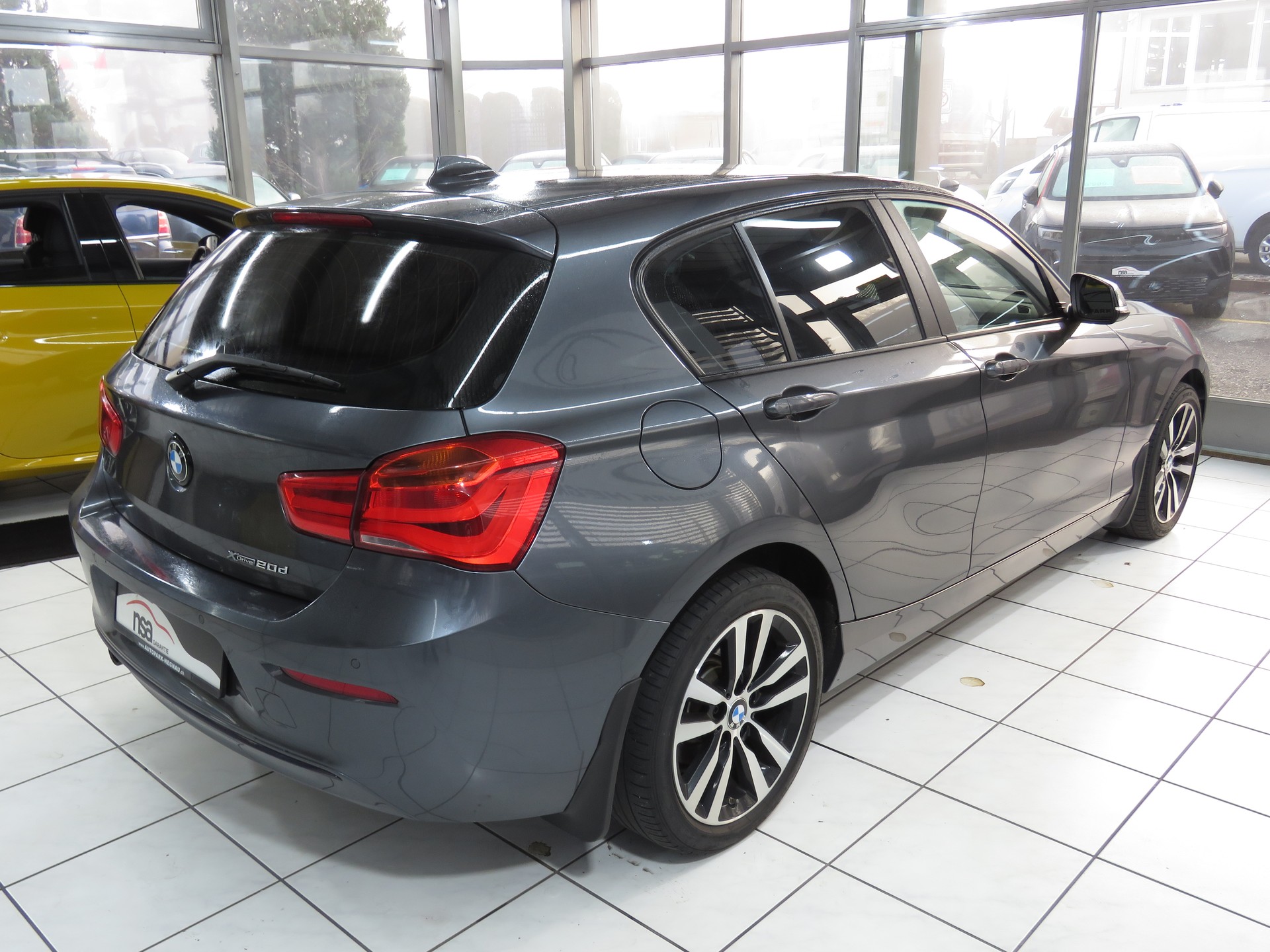 BMW 118d xDrive (4x4) Sport Line-image-9
