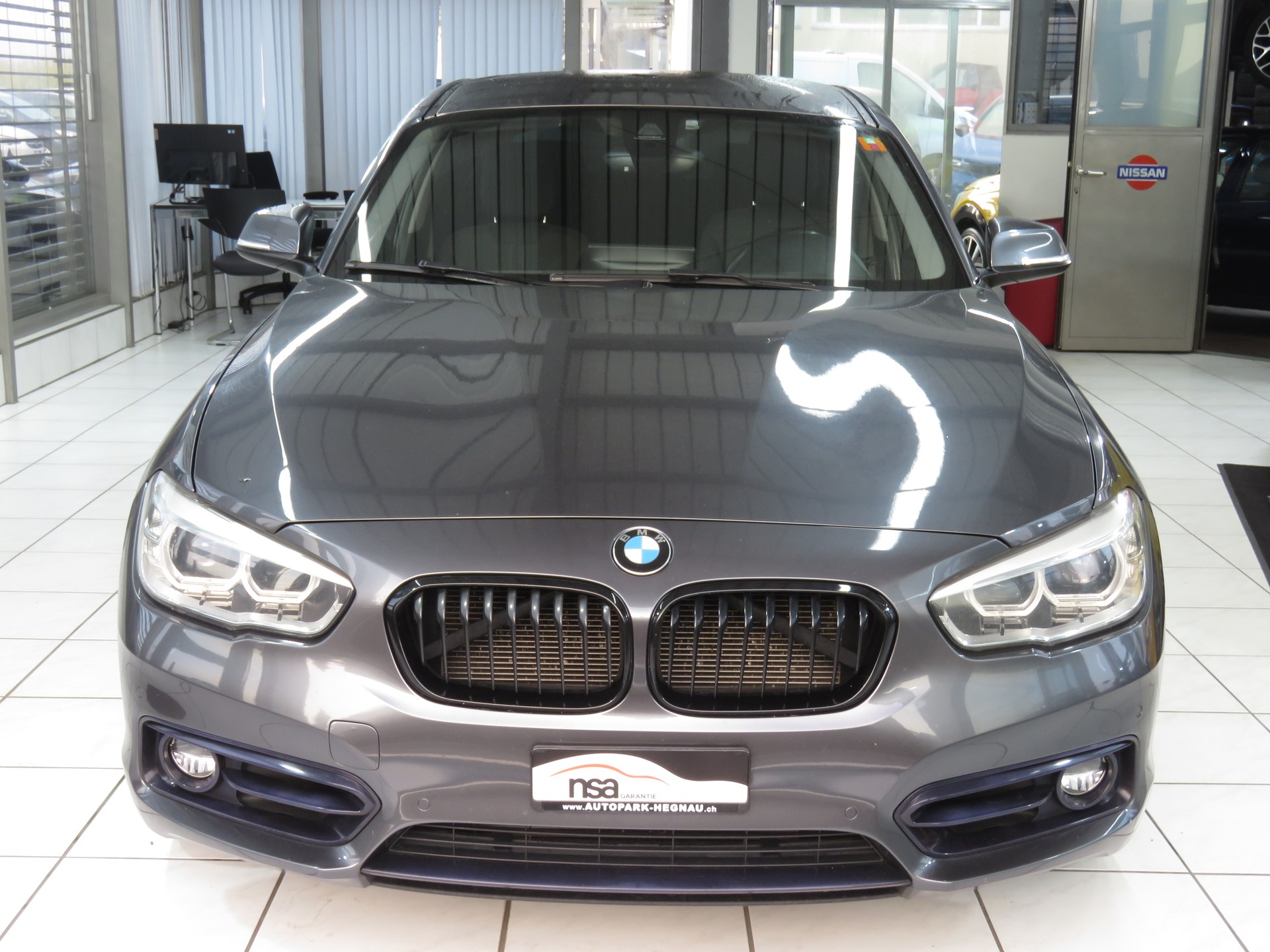 BMW 118d xDrive (4x4) Sport Line-image-1