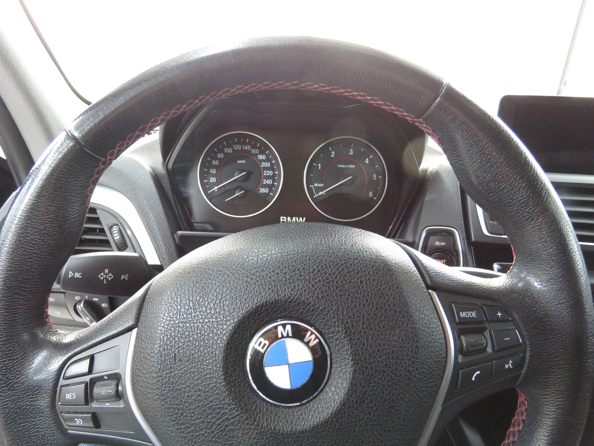 BMW 118d xDrive (4x4) Sport Line-image-12