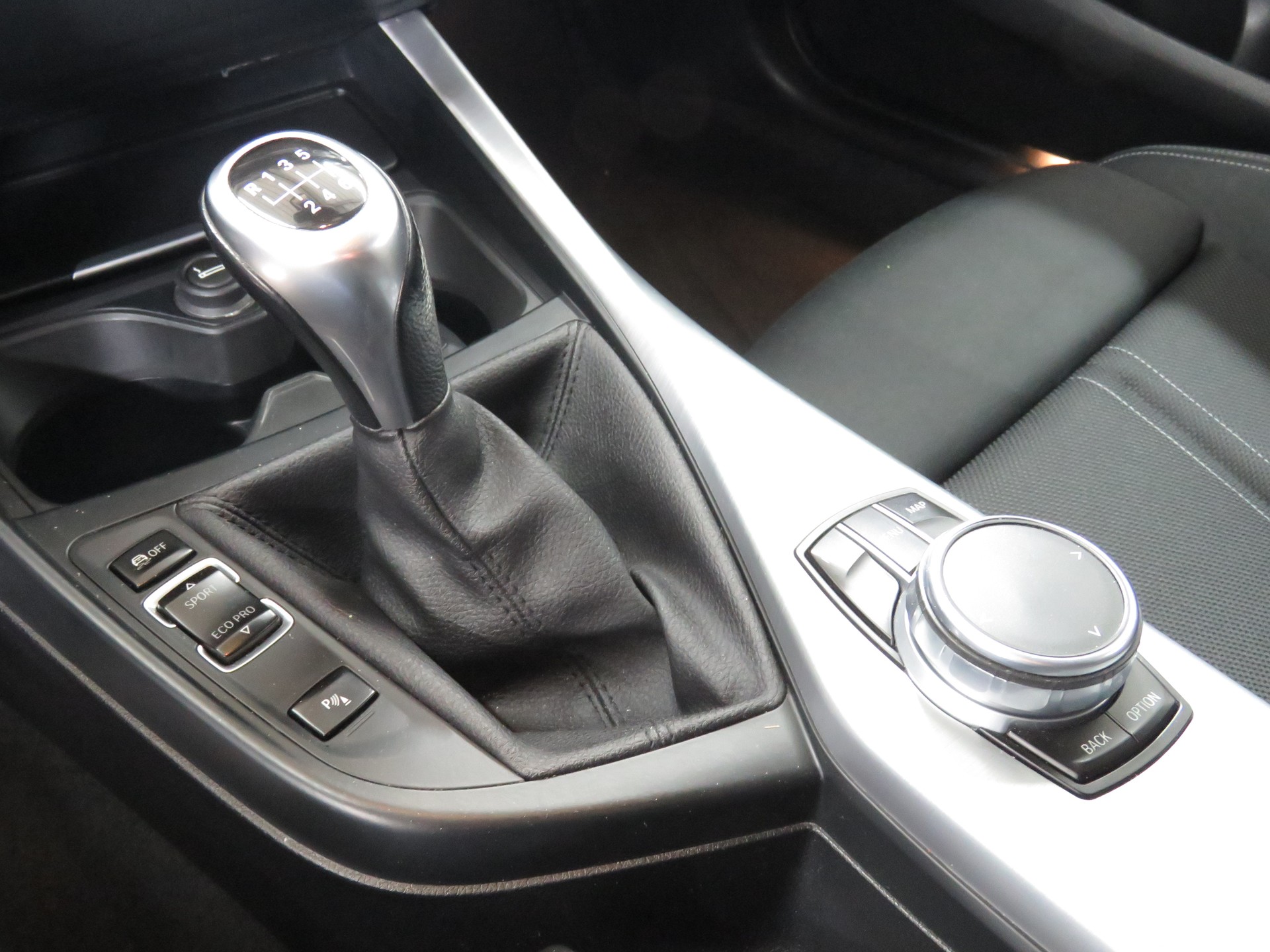 BMW 118d xDrive (4x4) Sport Line-image-14