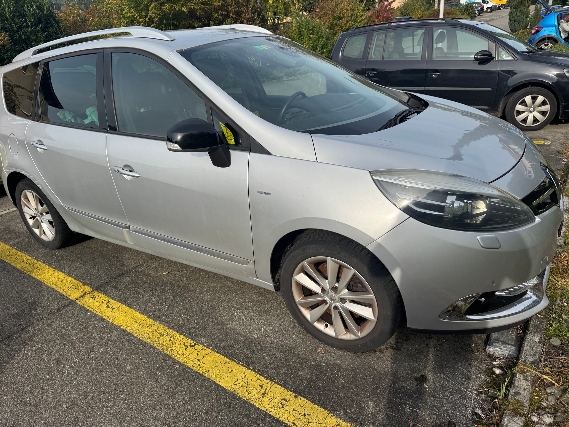 RENAULT Grand Scénic 2.0 dCi Swiss Edition Automatic-image-2