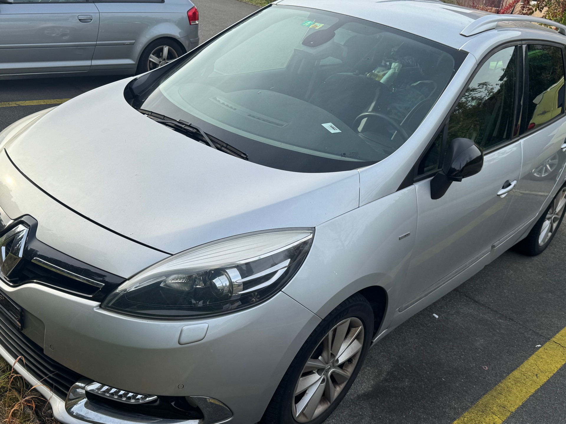 RENAULT Grand Scénic 2.0 dCi Swiss Edition Automatic-image-1