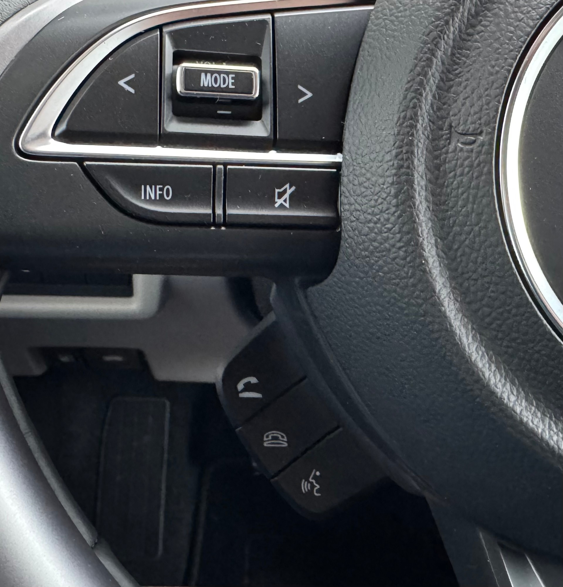 SUZUKI Swift 1.2 Compact Top Hybrid 4x4-image-13