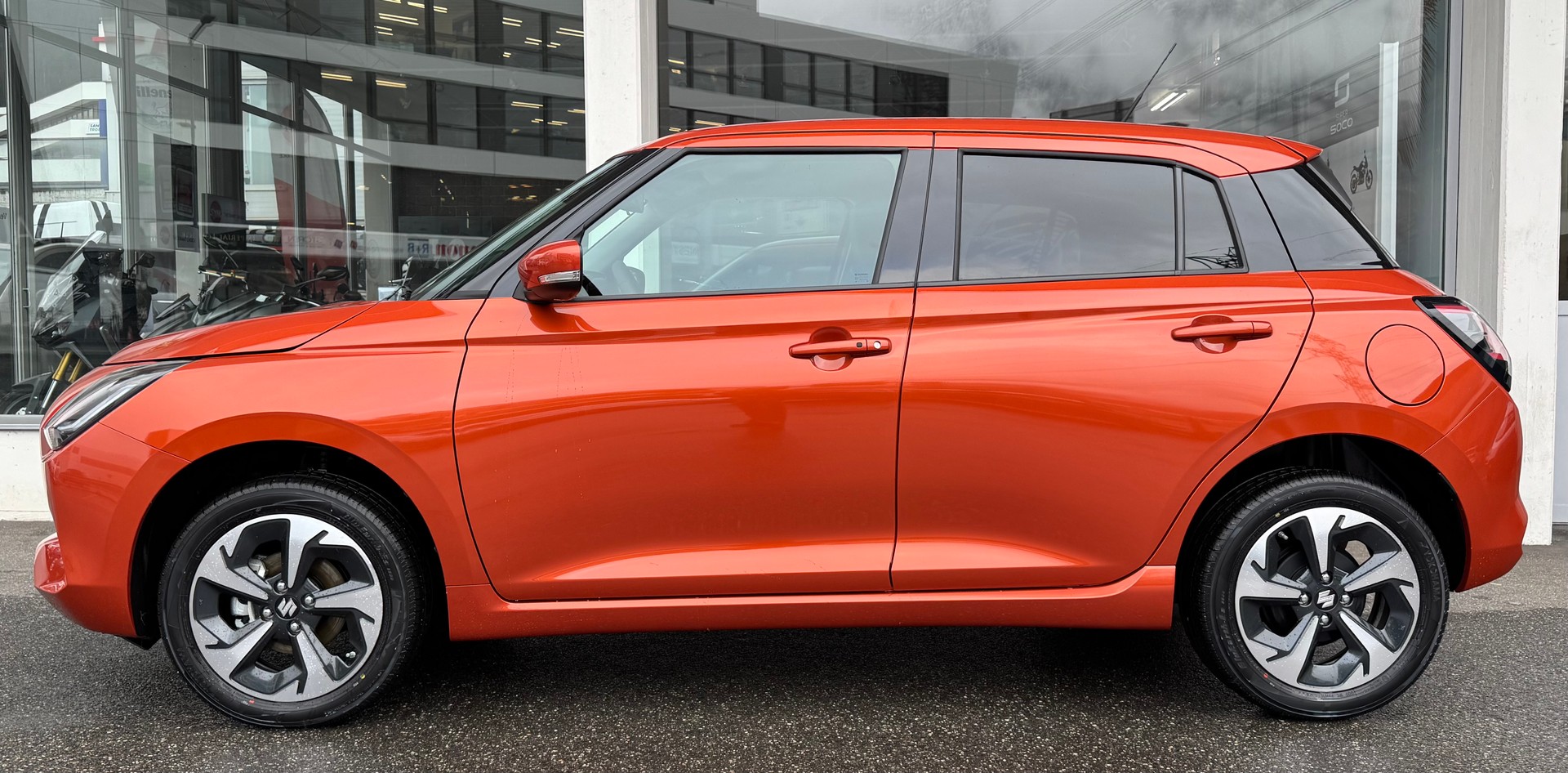 SUZUKI Swift 1.2 Compact Top Hybrid 4x4-image-2