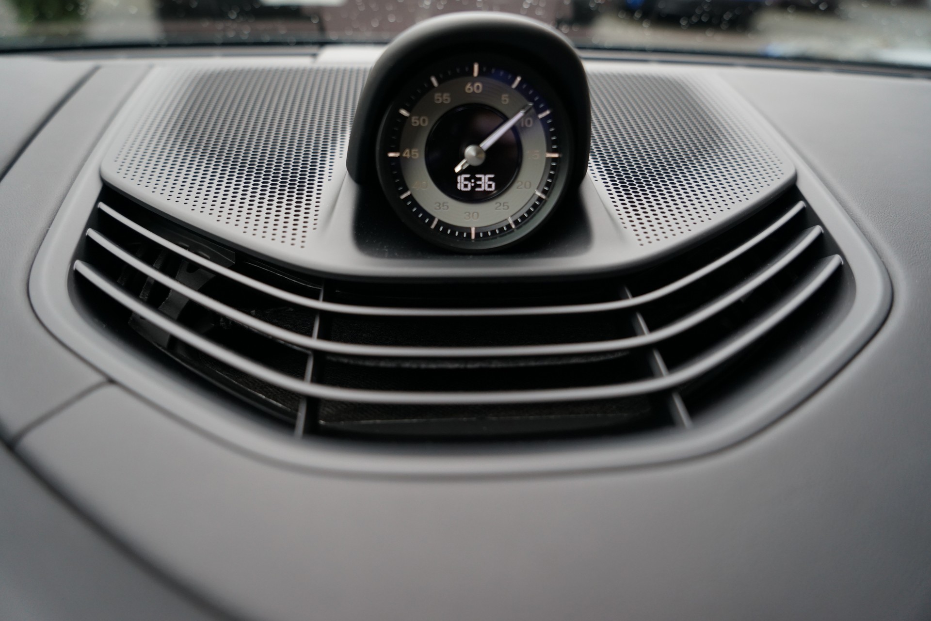 PORSCHE Taycan Turbo GT 104kWh-image-15