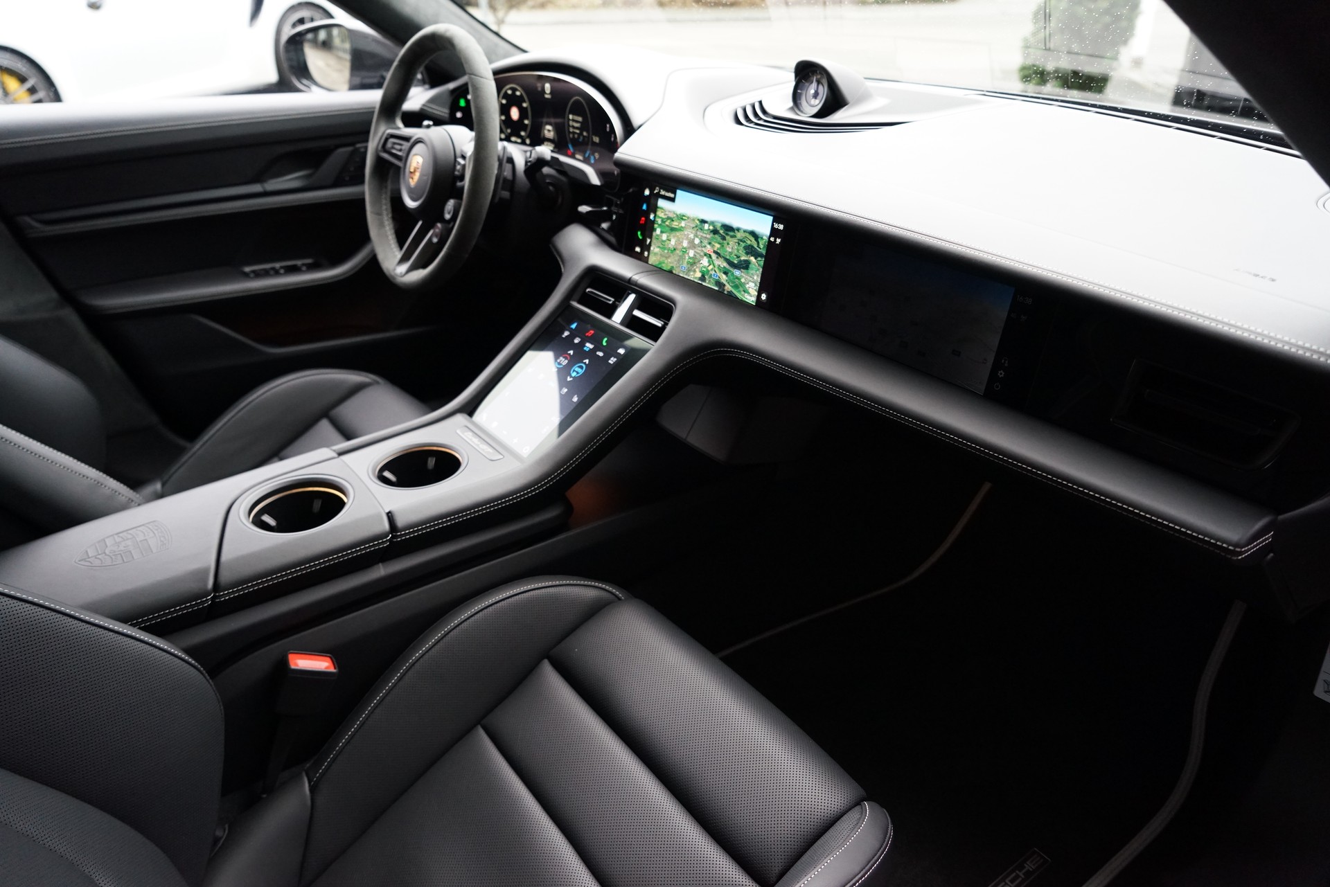 PORSCHE Taycan Turbo GT 104kWh-image-25