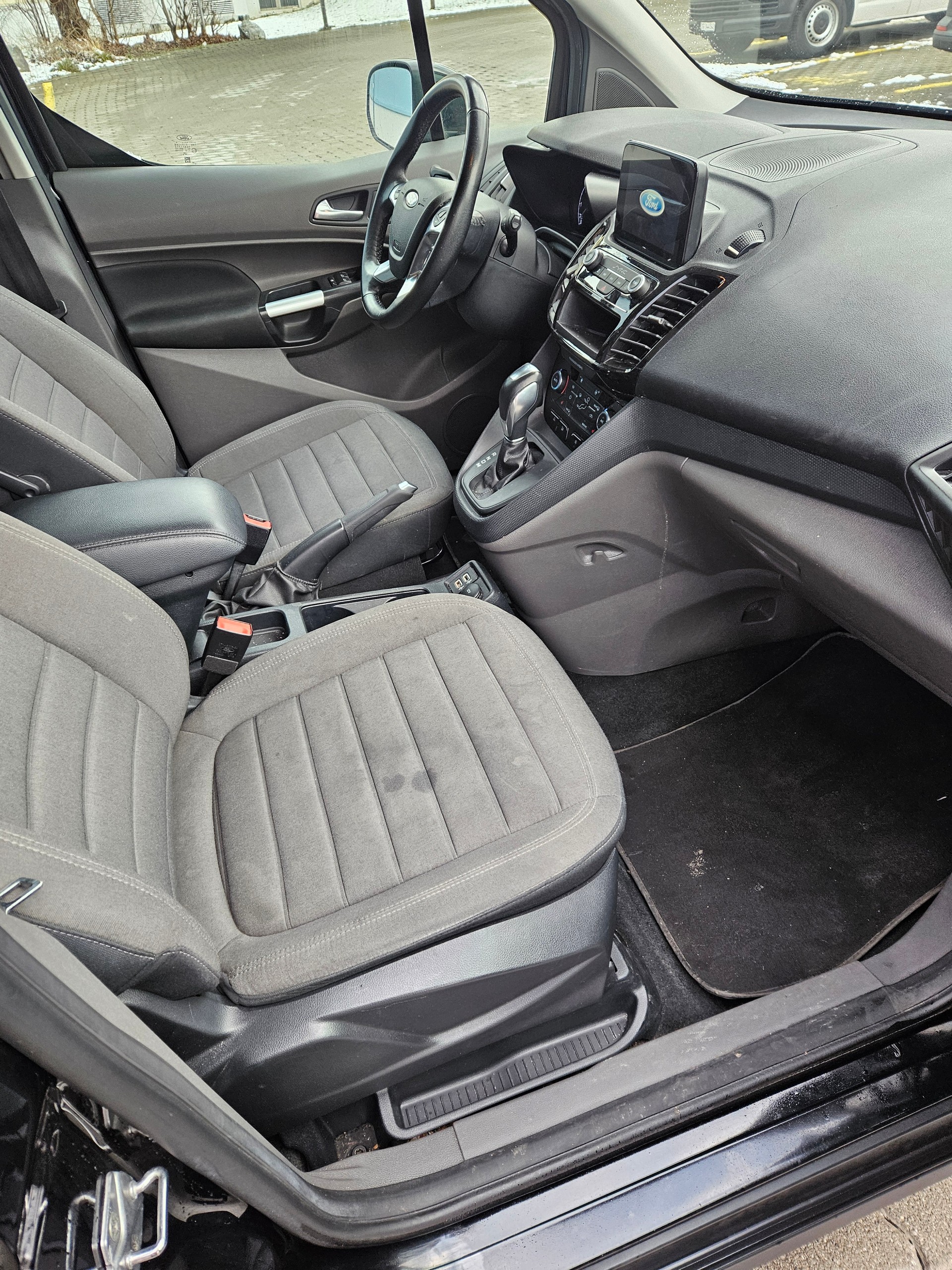 FORD Grand Tourneo Connect 1.5 EcoBlue Titanium Automat-image-11