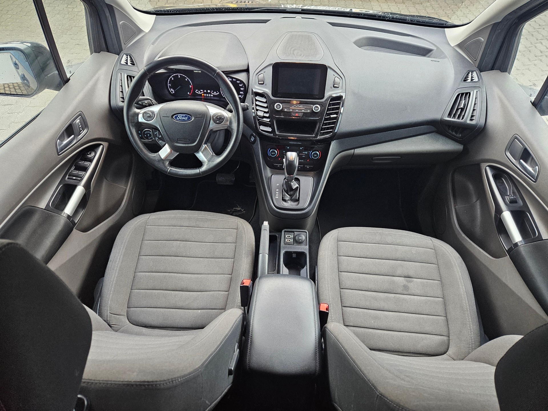 FORD Grand Tourneo Connect 1.5 EcoBlue Titanium Automat-image-8