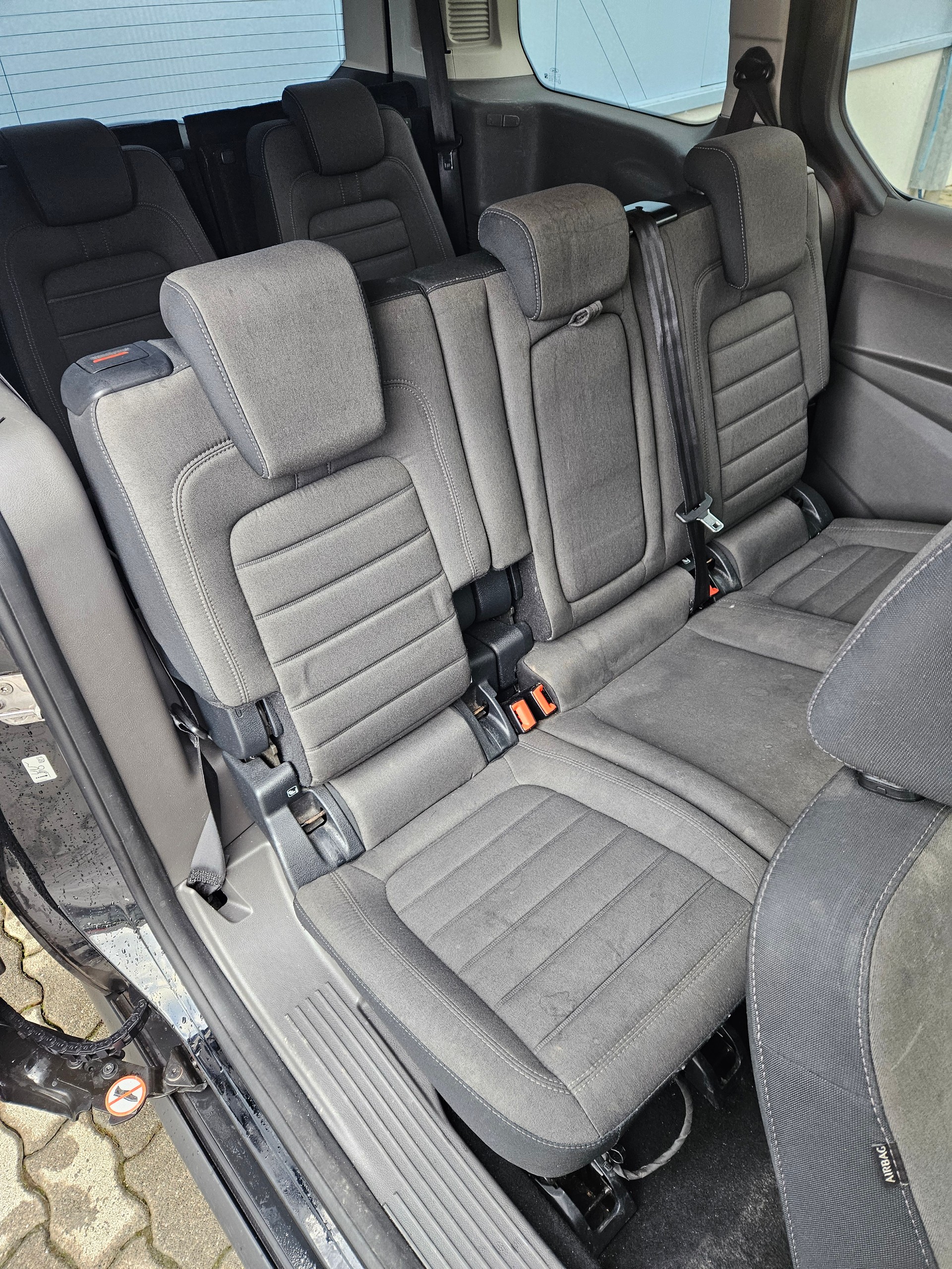 FORD Grand Tourneo Connect 1.5 EcoBlue Titanium Automat-image-13