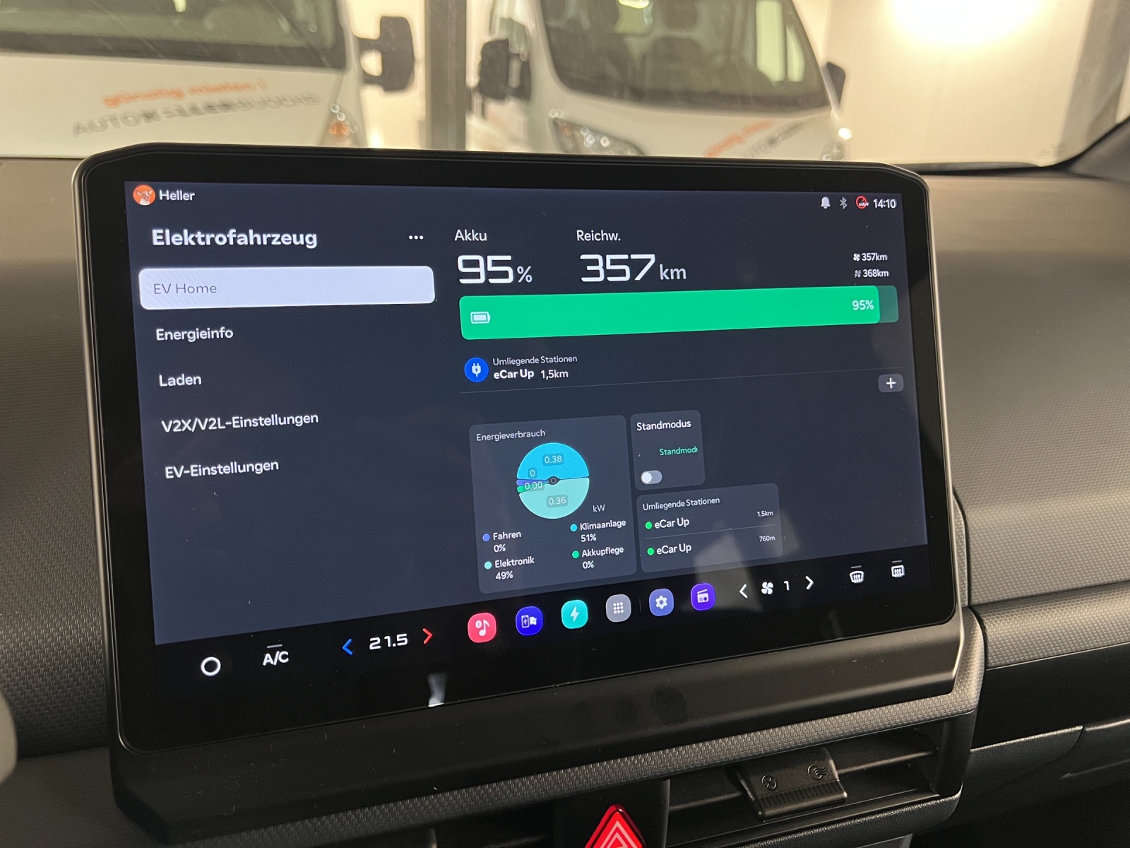 KIA PV5 Passenger 71.2 kWh Plus-image-15