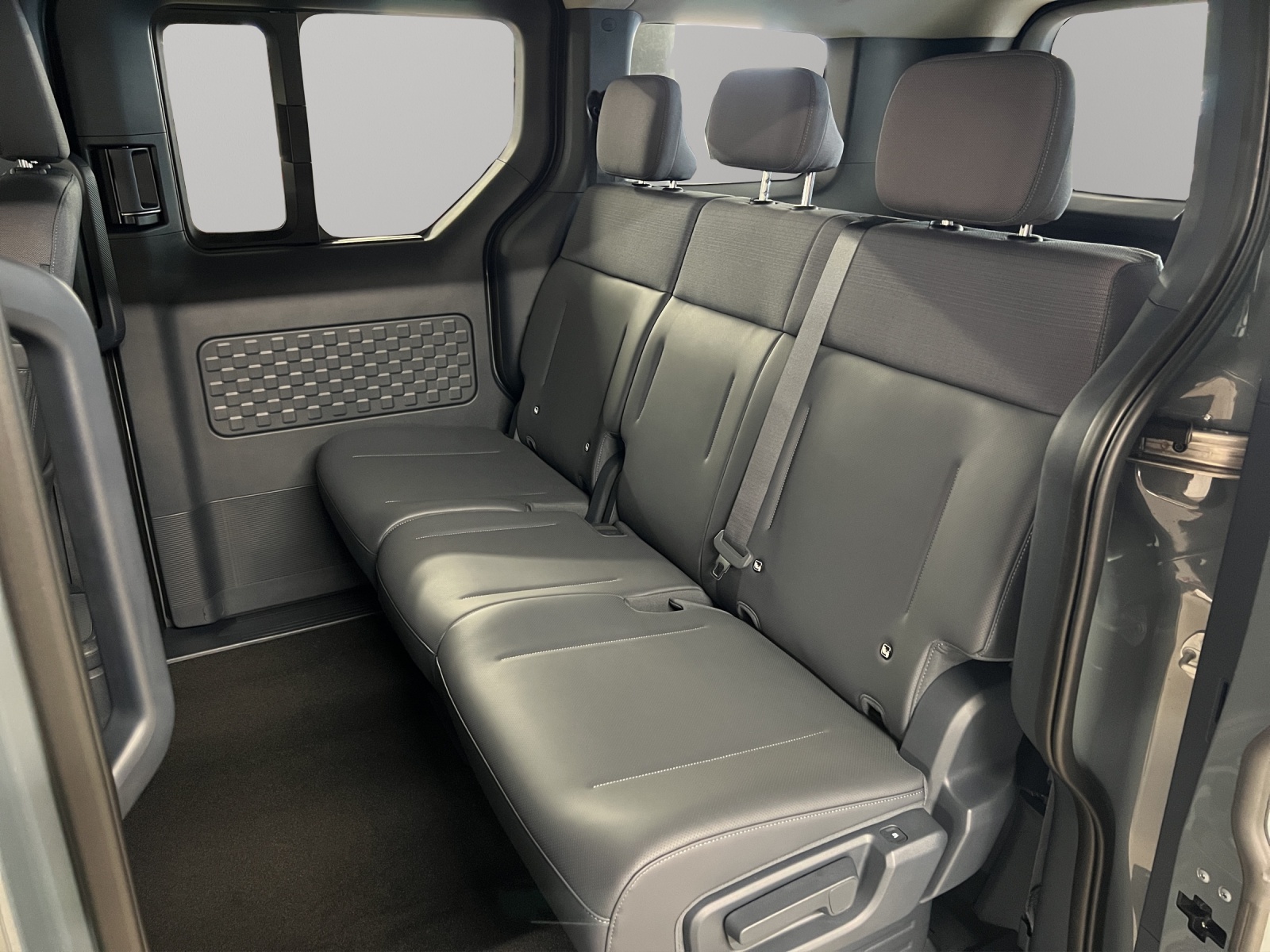 KIA PV5 Passenger 71.2 kWh Plus-image-10