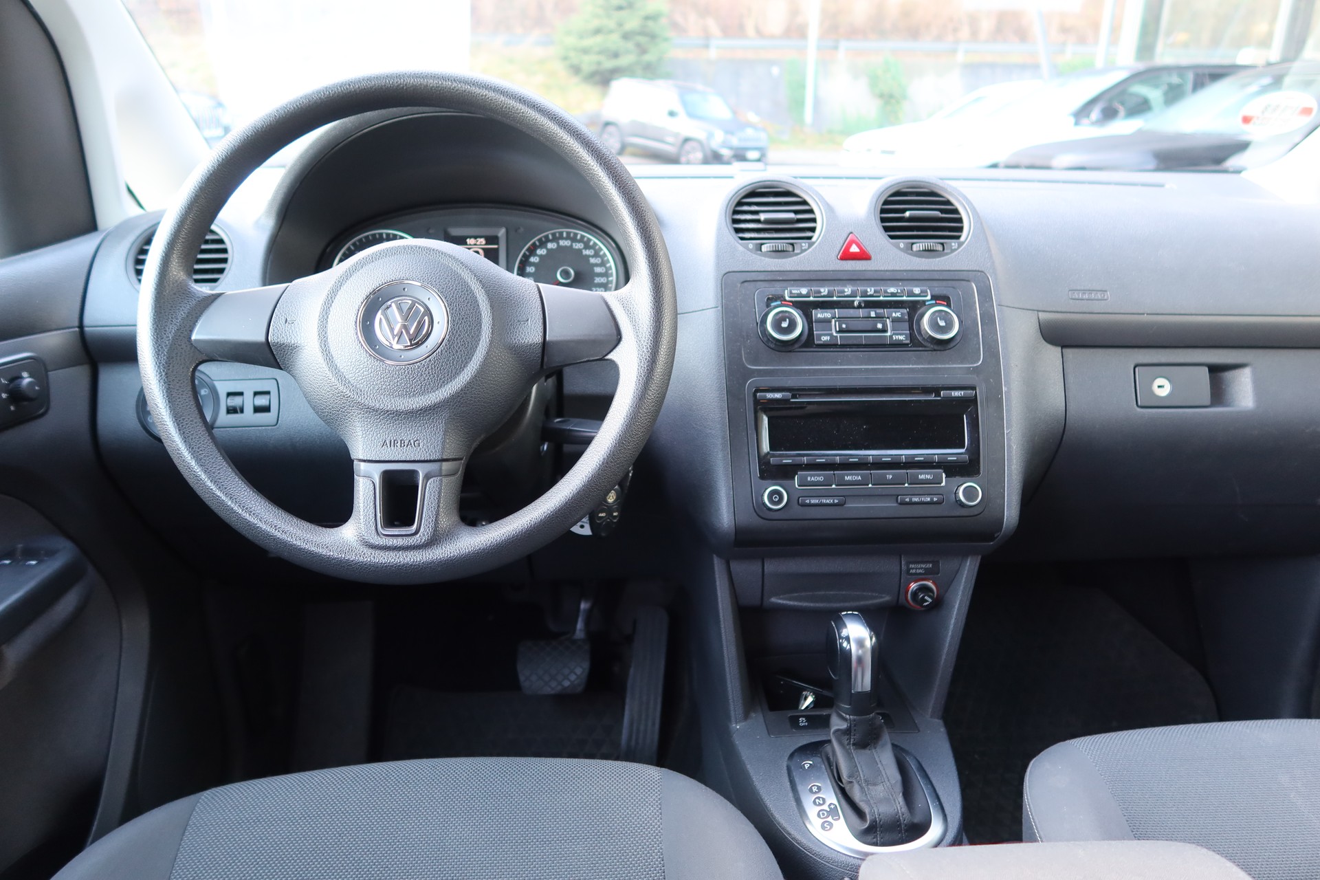 VW Caddy 1.6TDI BMT Trend A-image-9