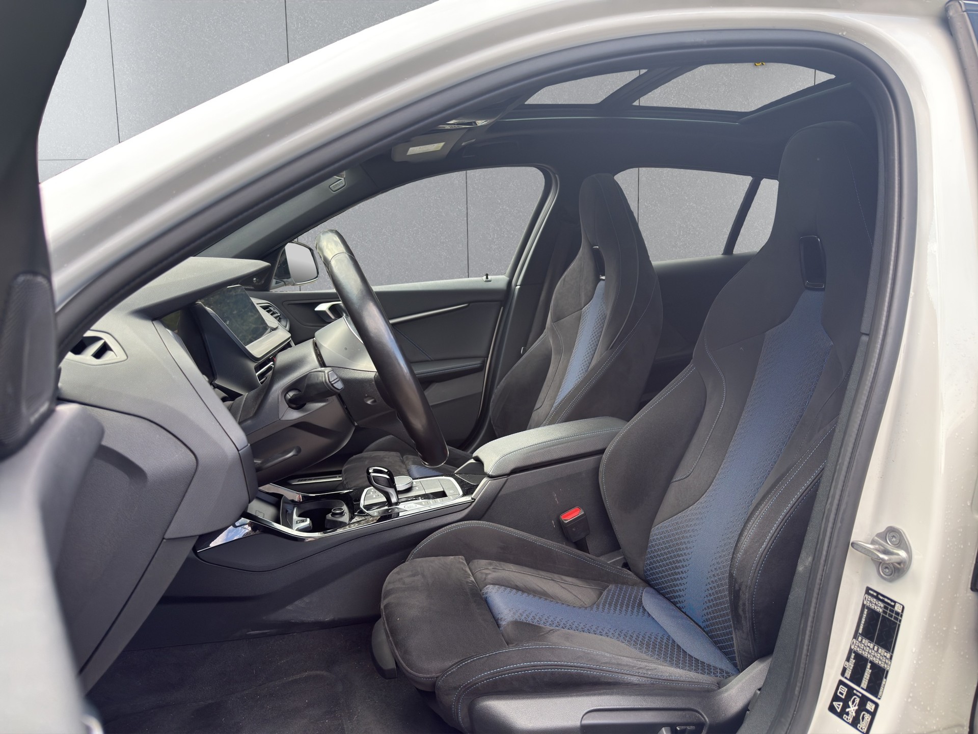 BMW 120d xDrive Steptronic M Sport-image-10