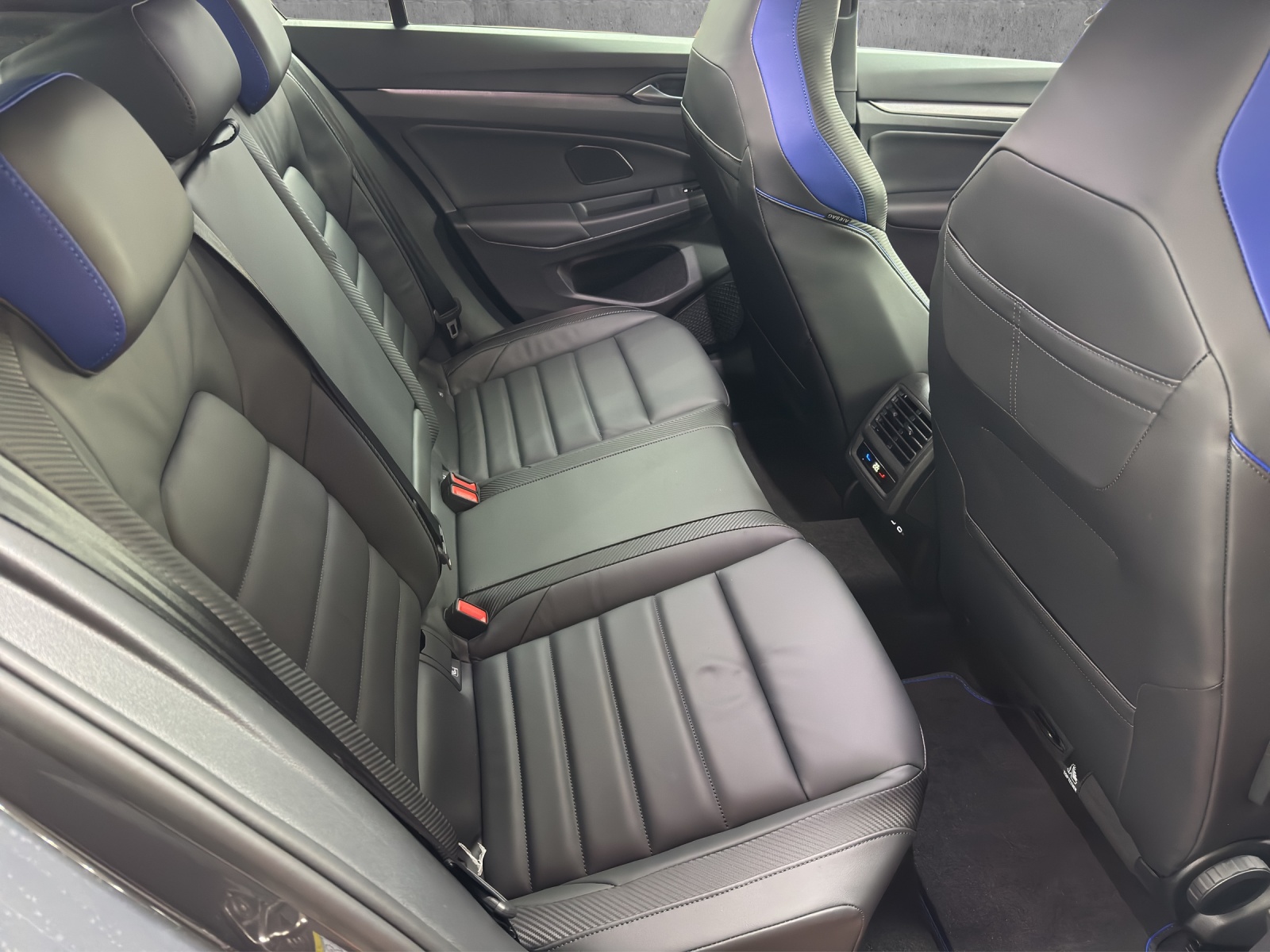 VW Golf 2.0 TSI R DSG 4 Motion-image-12