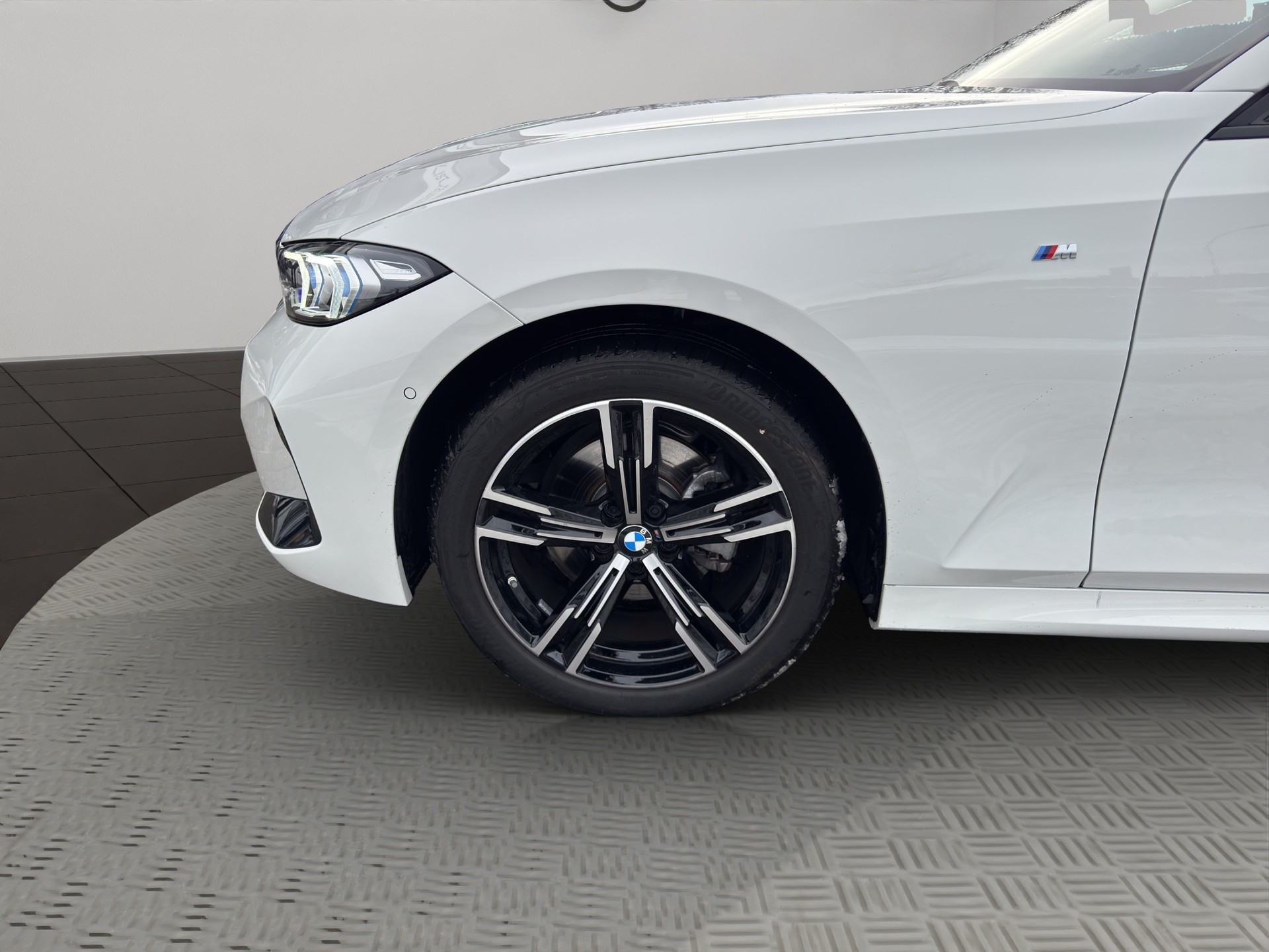 BMW 320d xDrive 48V Touring Steptronic M Sport-image-8