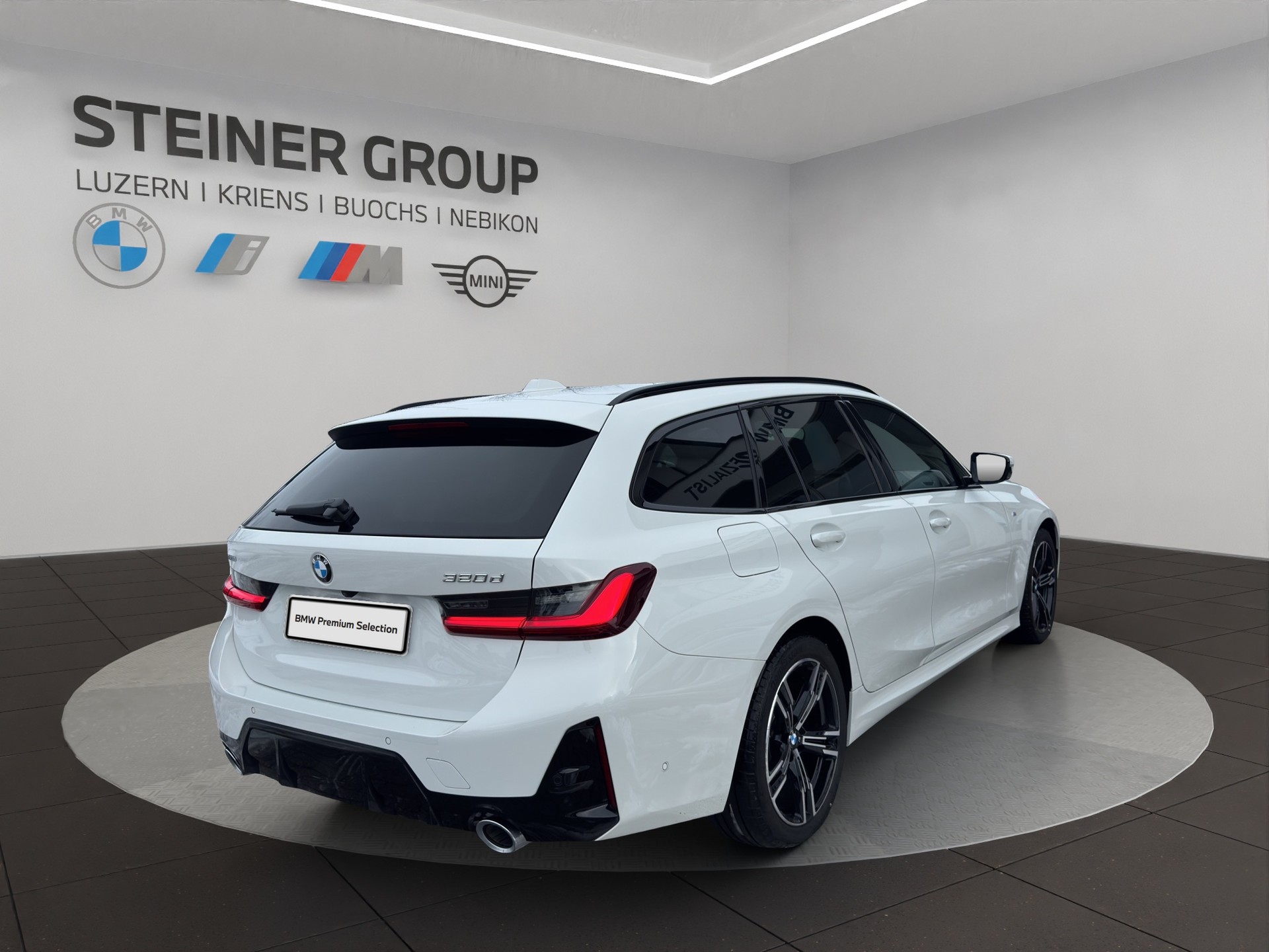 BMW 320d xDrive 48V Touring Steptronic M Sport-image-4