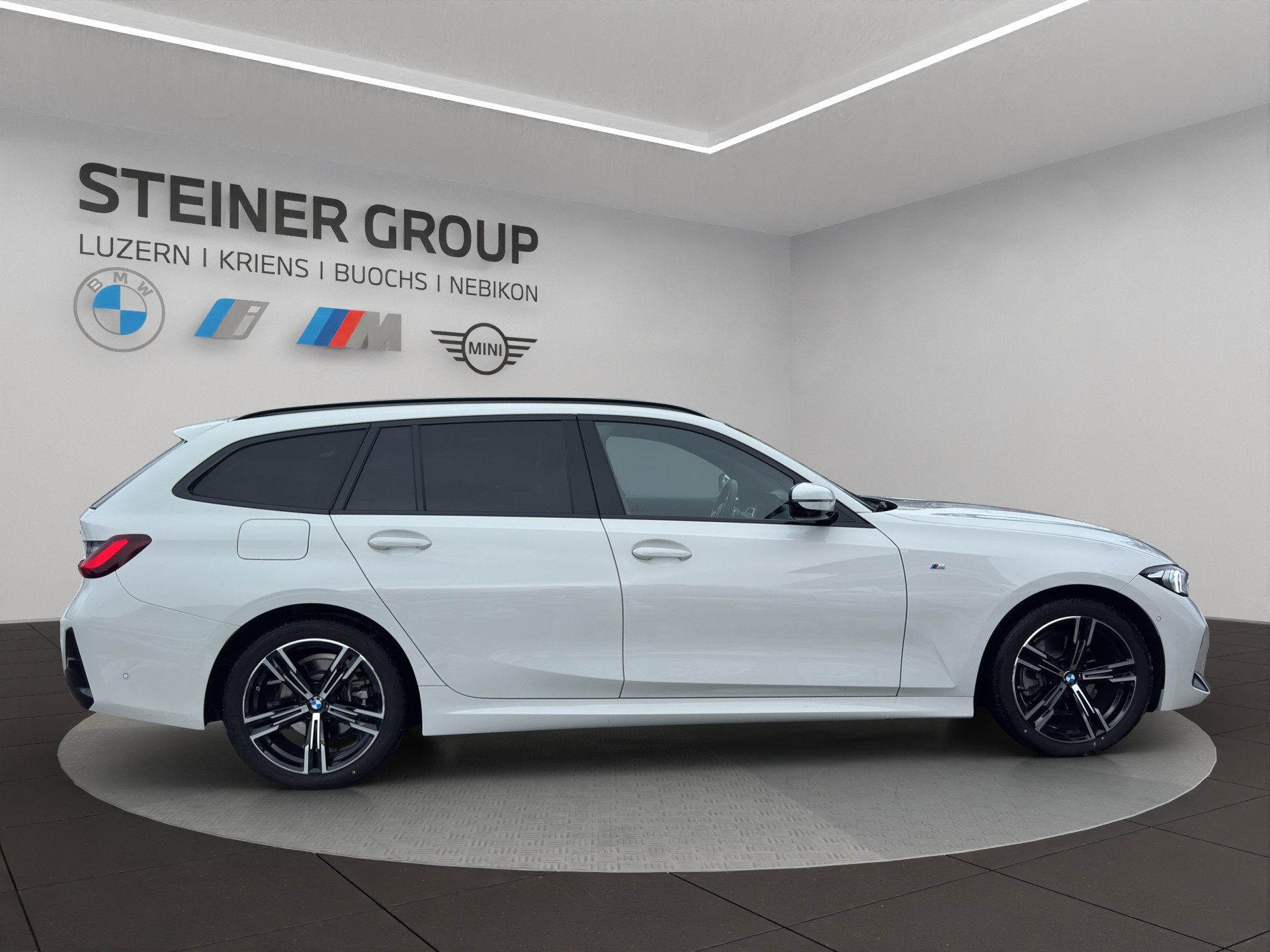 BMW 320d xDrive 48V Touring Steptronic M Sport-image-3