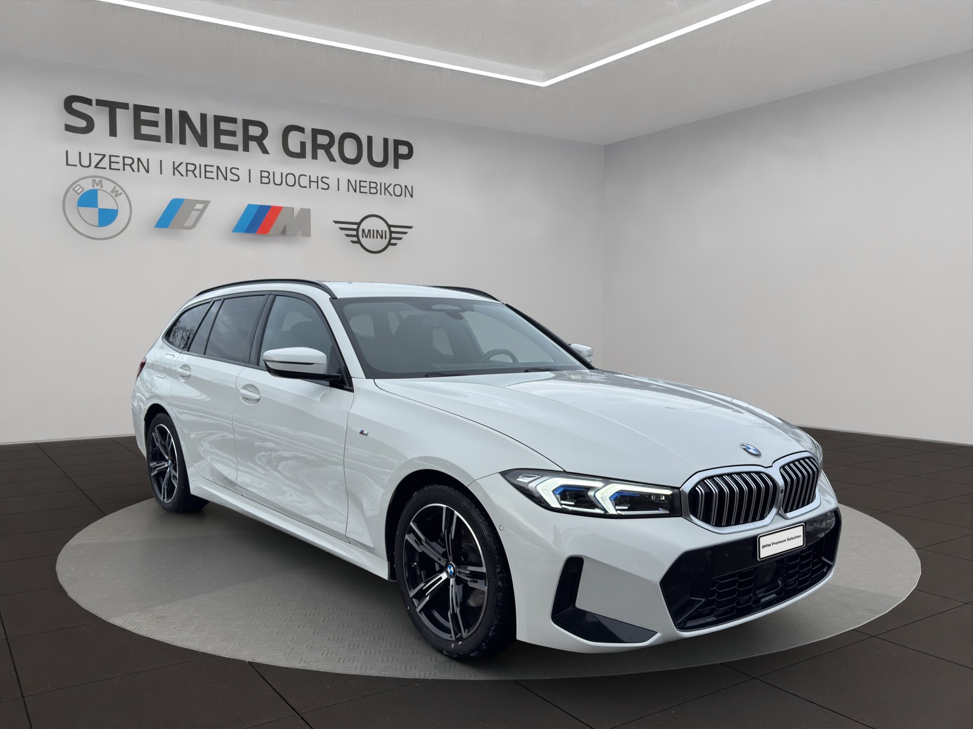 BMW 320d xDrive 48V Touring Steptronic M Sport-image-2