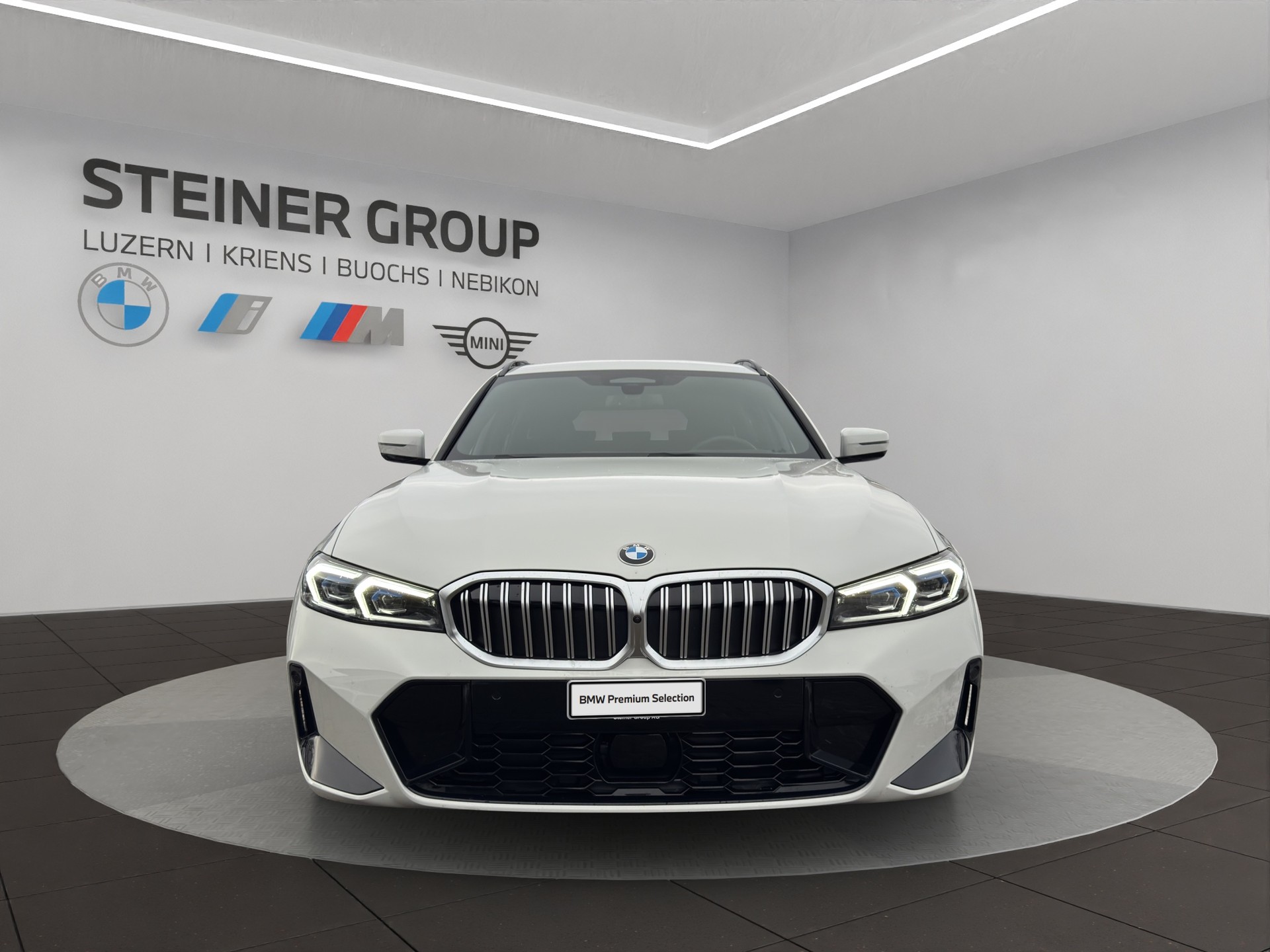 BMW 320d xDrive 48V Touring Steptronic M Sport-image-1
