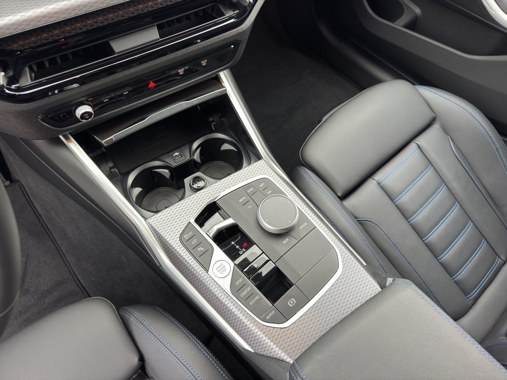 BMW 320d xDrive 48V Touring Steptronic M Sport-image-13