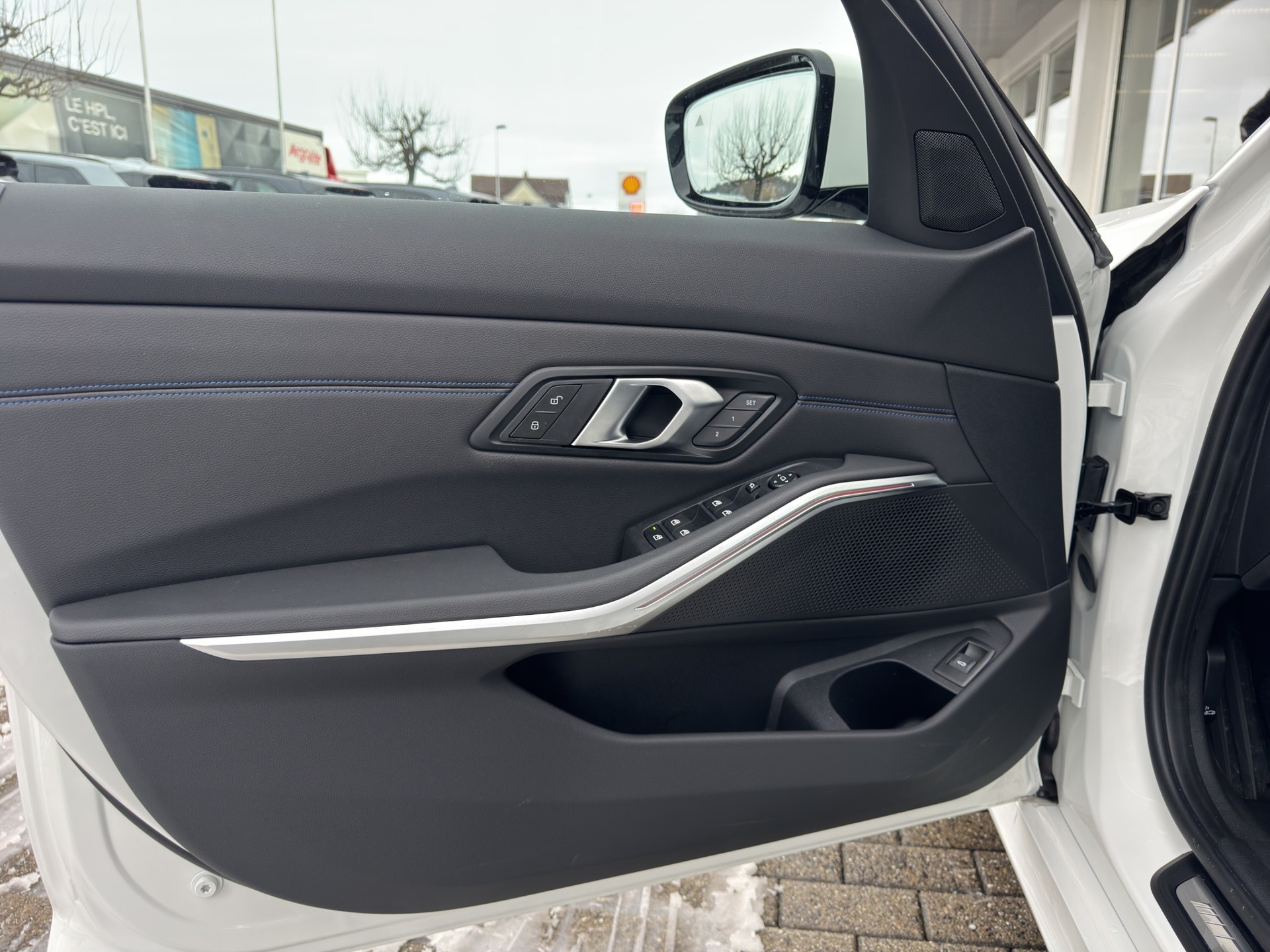 BMW 320d xDrive 48V Touring Steptronic M Sport-image-20